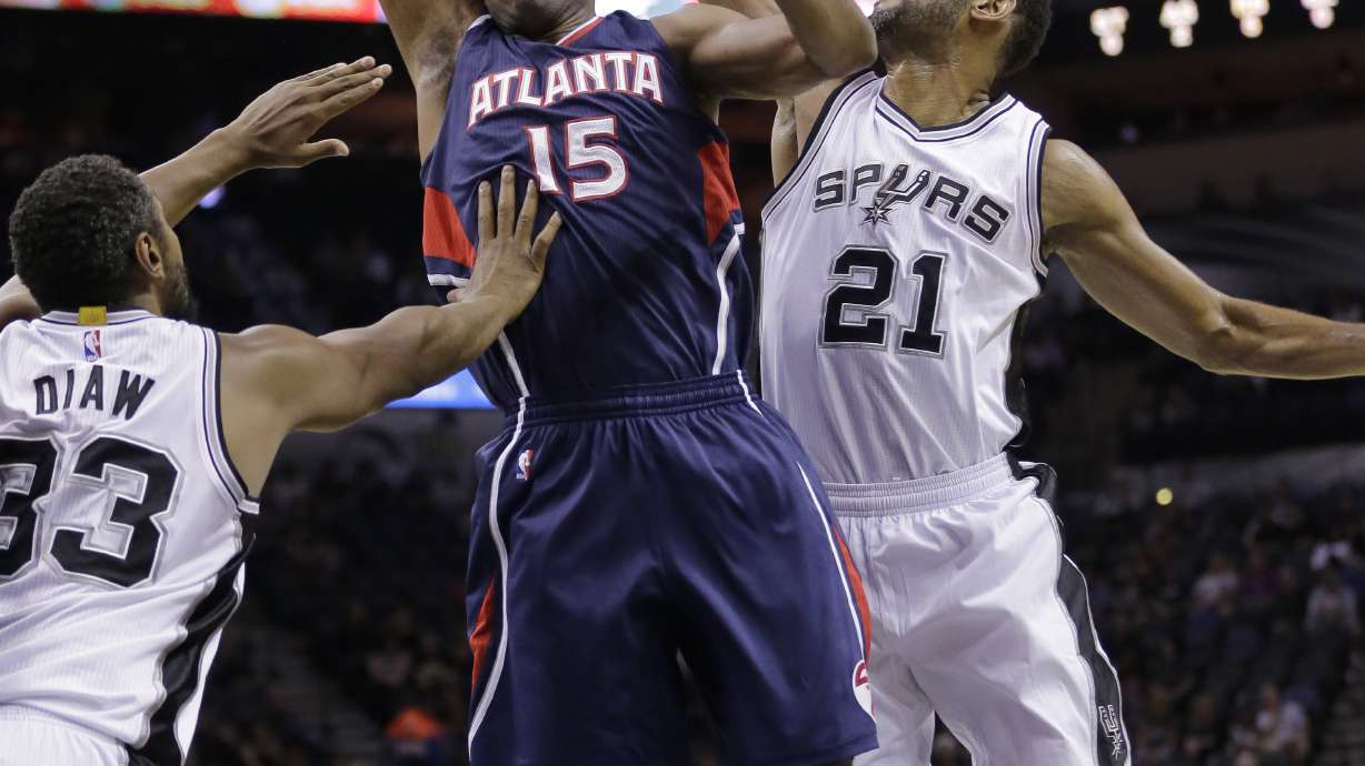Teague helps Hawks beat Spurs 117-107