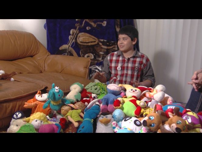 Joven de West Valley dona su colección de peluches a niño muriendo de cancer