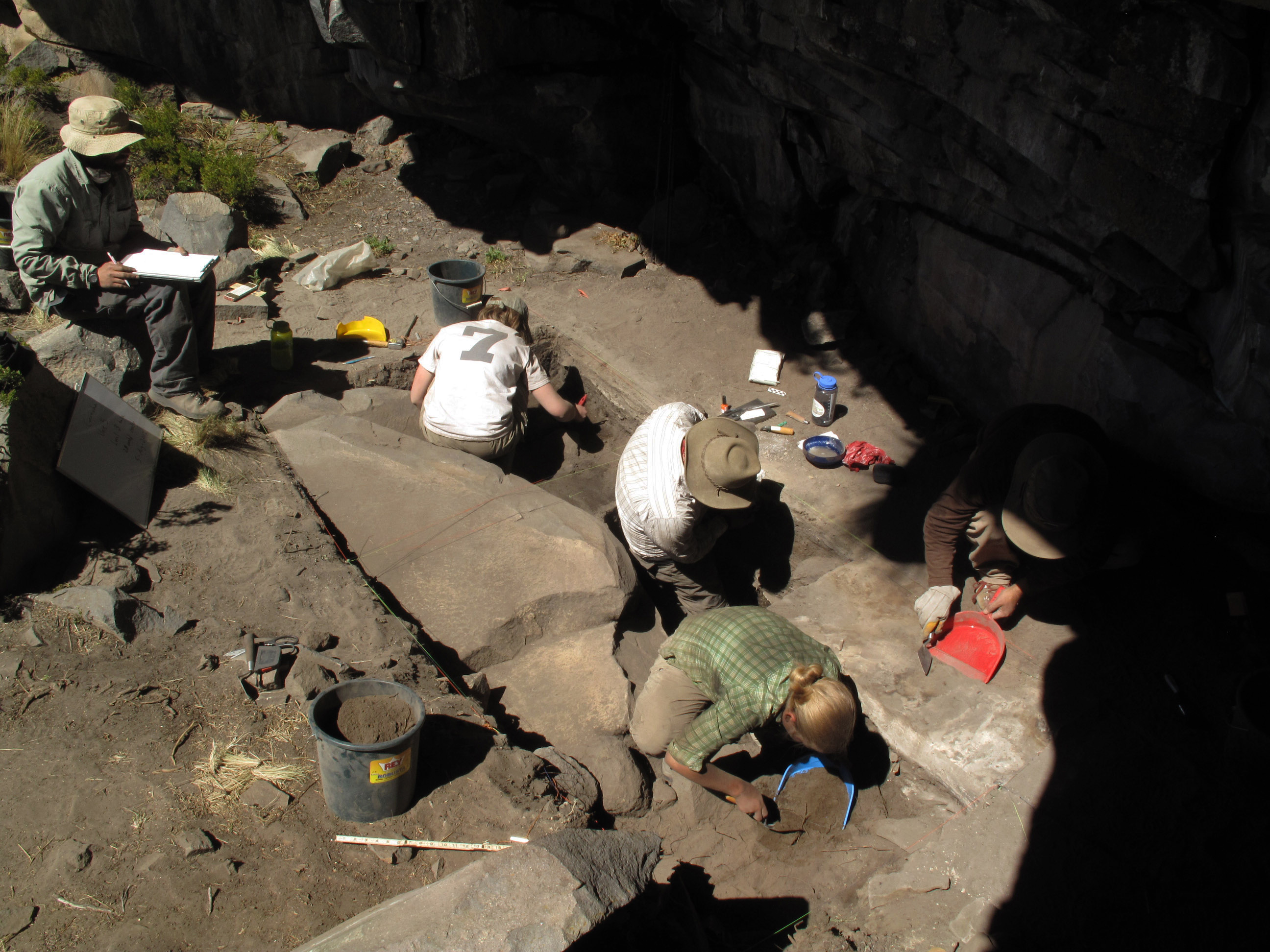 Stone tools show ancient settlement high in Andes