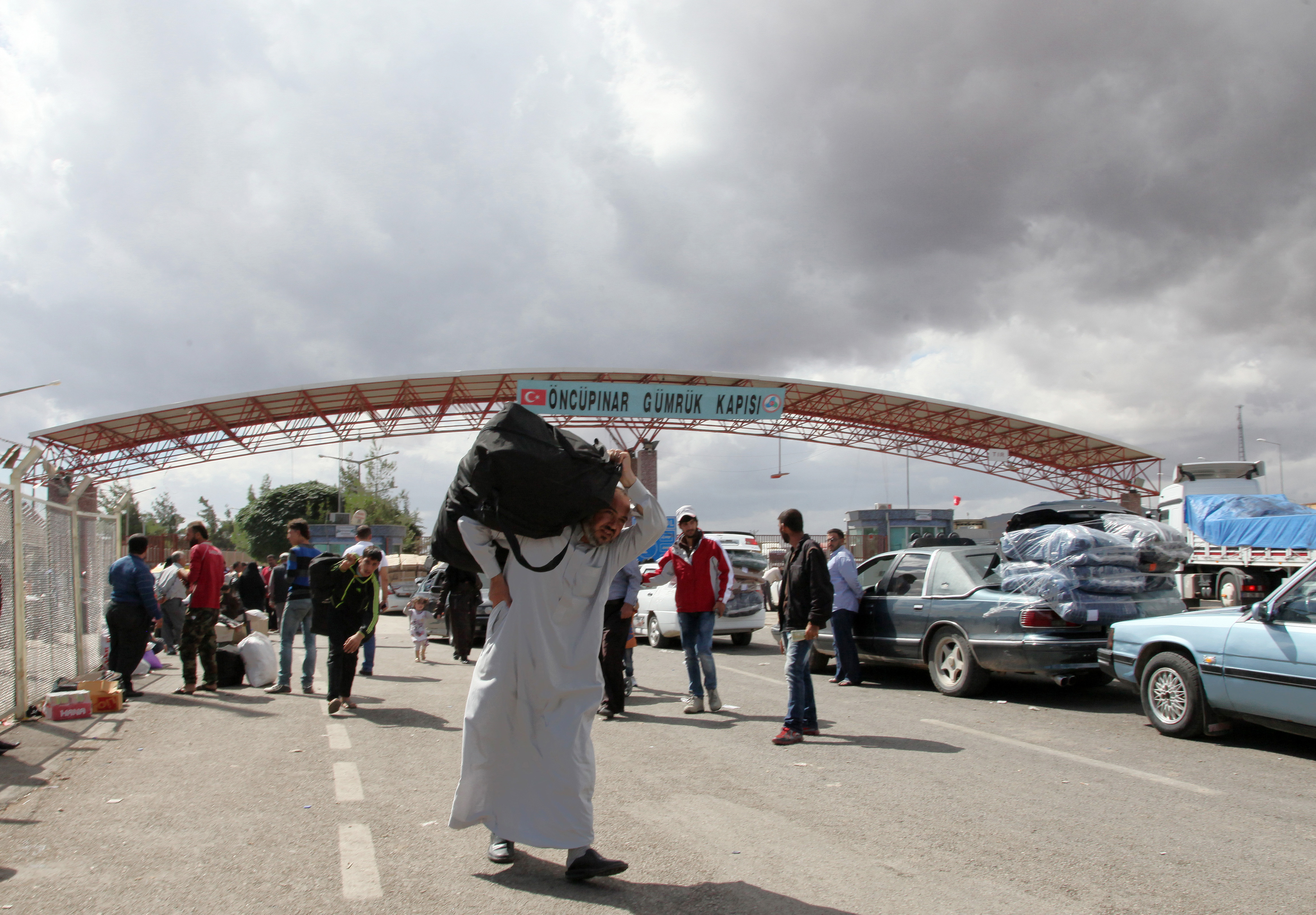 Smugglers offer $20 passage from Turkey to Syria