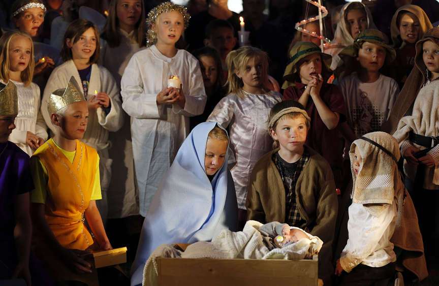 Community rallies around Ethan and his family as they celebrate Christmas Eve early.