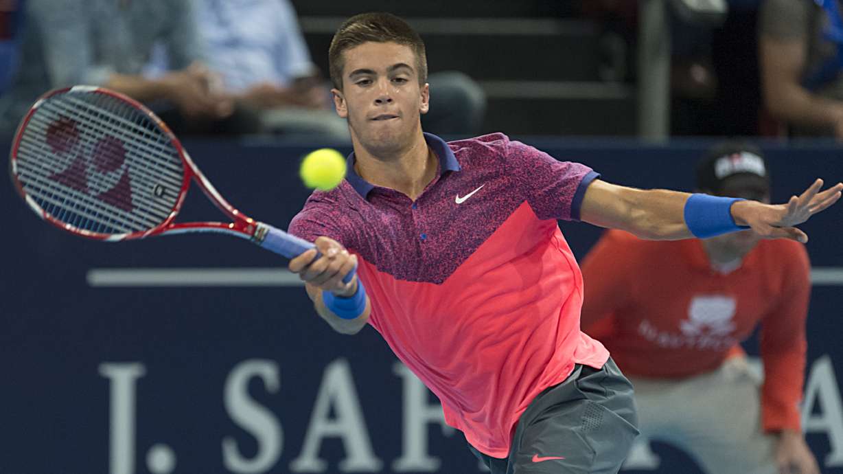 Federer defeats Karlovic to reach hometown final