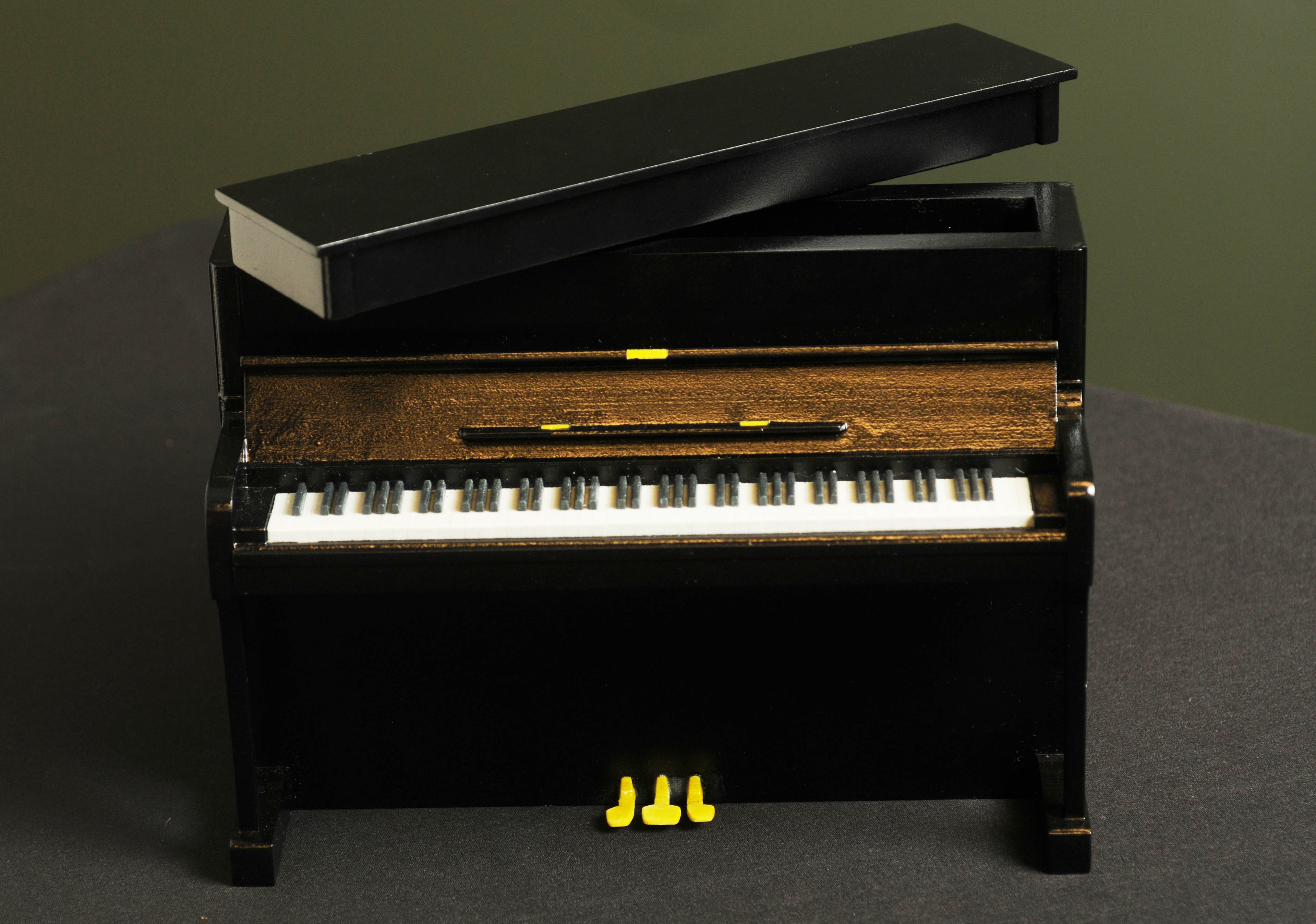 Custom urns courtesy of company's 3-D printer