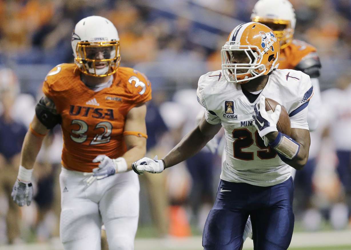 UTEP's Aaron Jones (29) runs for a 24-yard touchdown against UTSA during the second half of an NCAA college football game, Saturday, Oct. 25, 2014, in San Antonio. (AP Photo/Eric Gay)
