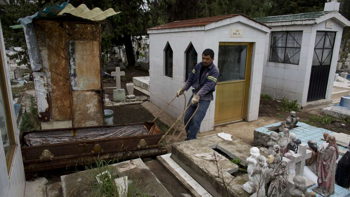 Expanding Mexico City running out of cemeteries