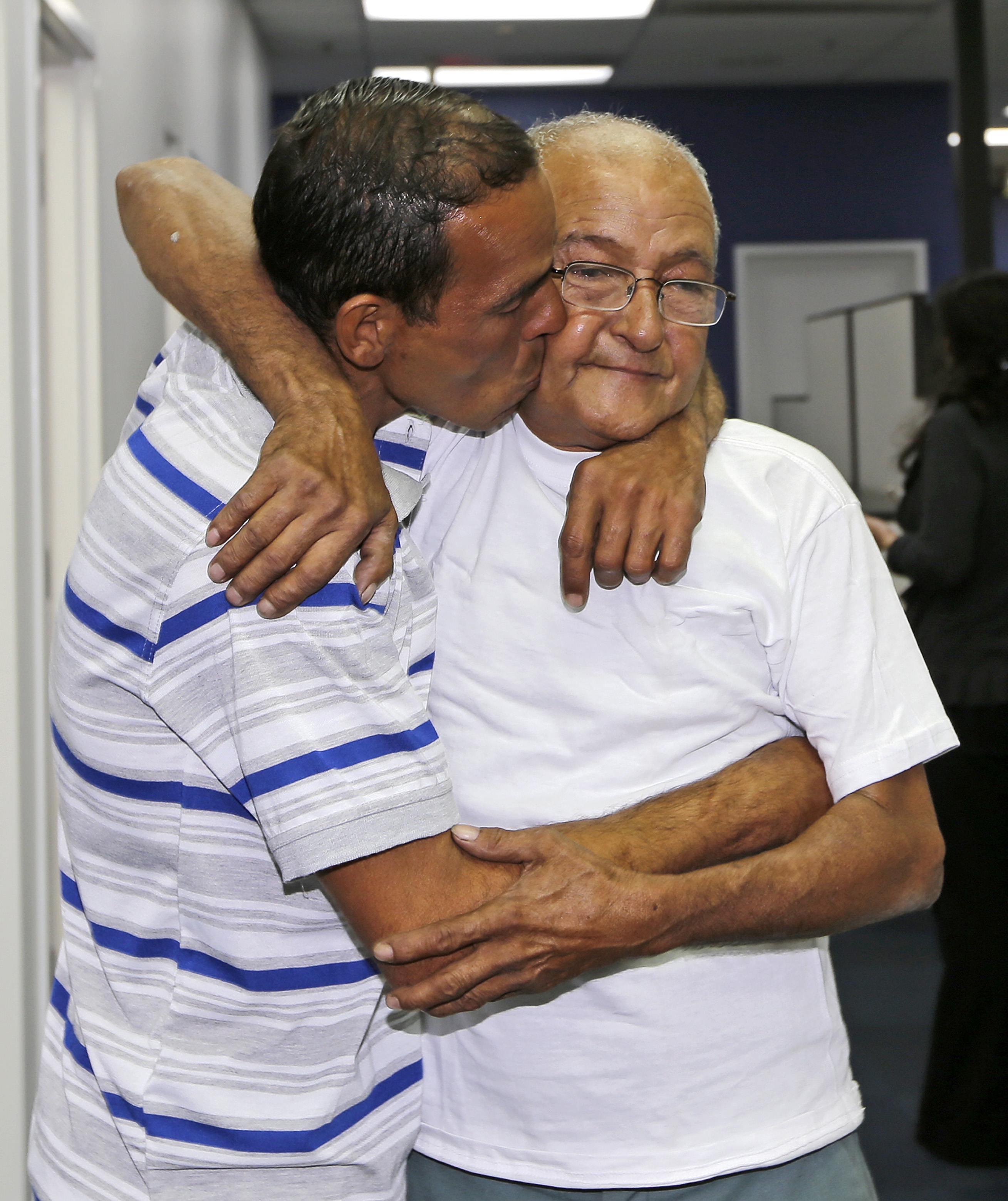 Cuban migrant recounts nightmare voyage on raft