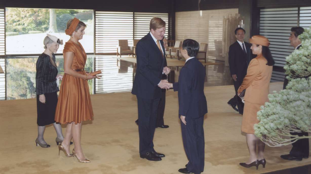 Japan's recovering crown princess attends banquet