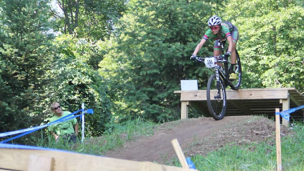 Teen uses mountain biking to cope with father’s cancer