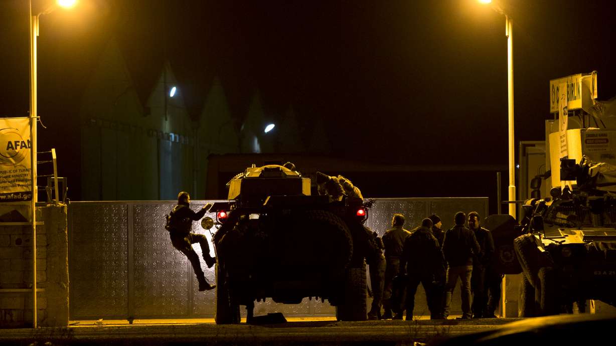 Peshmerga fighters enter Syrian border