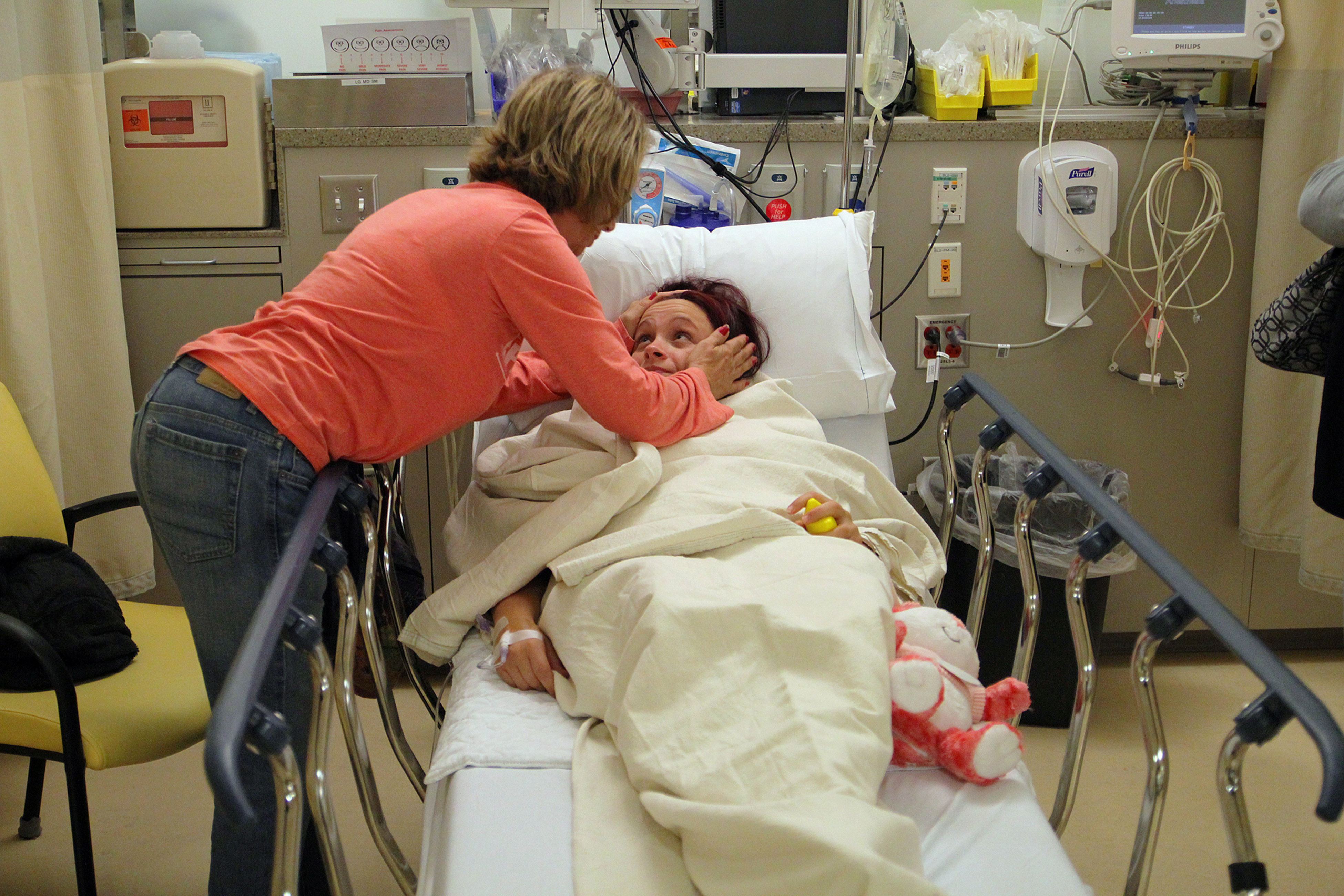 Teacher donates kidney to students' father