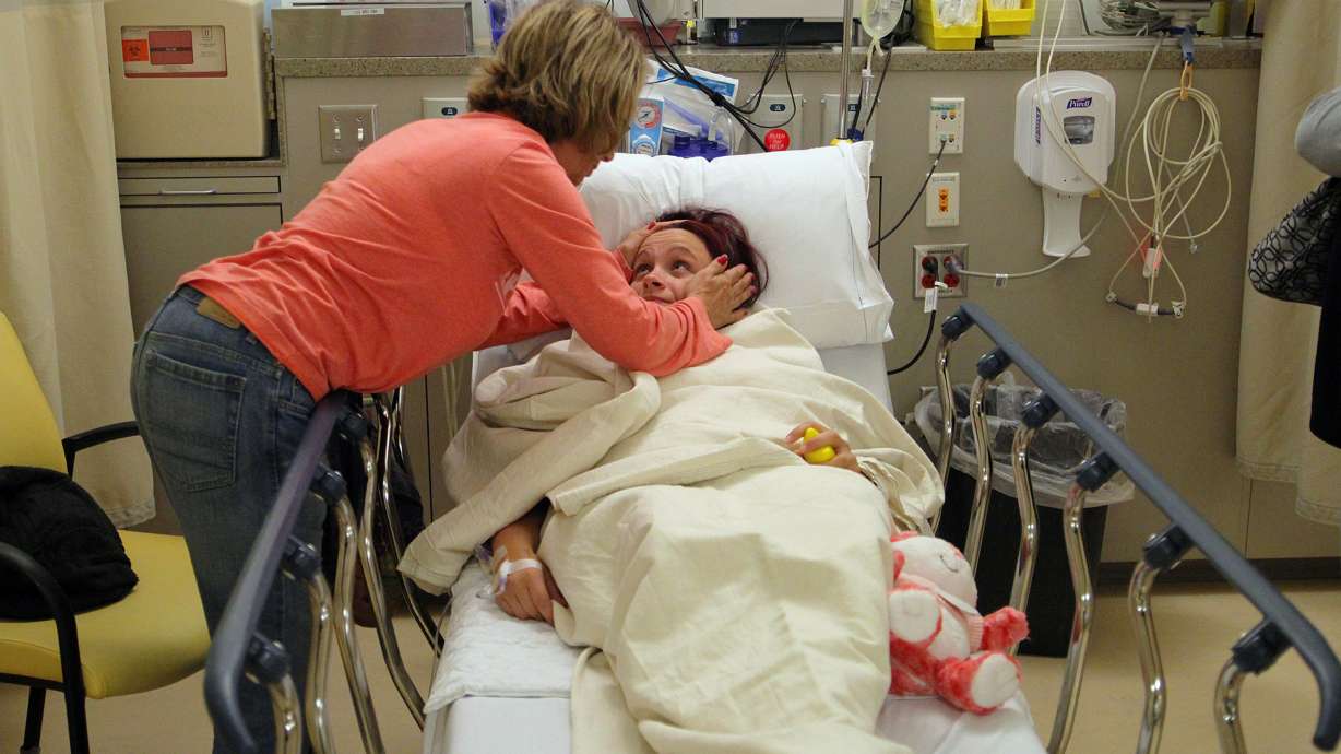 Teacher donates kidney to students' father