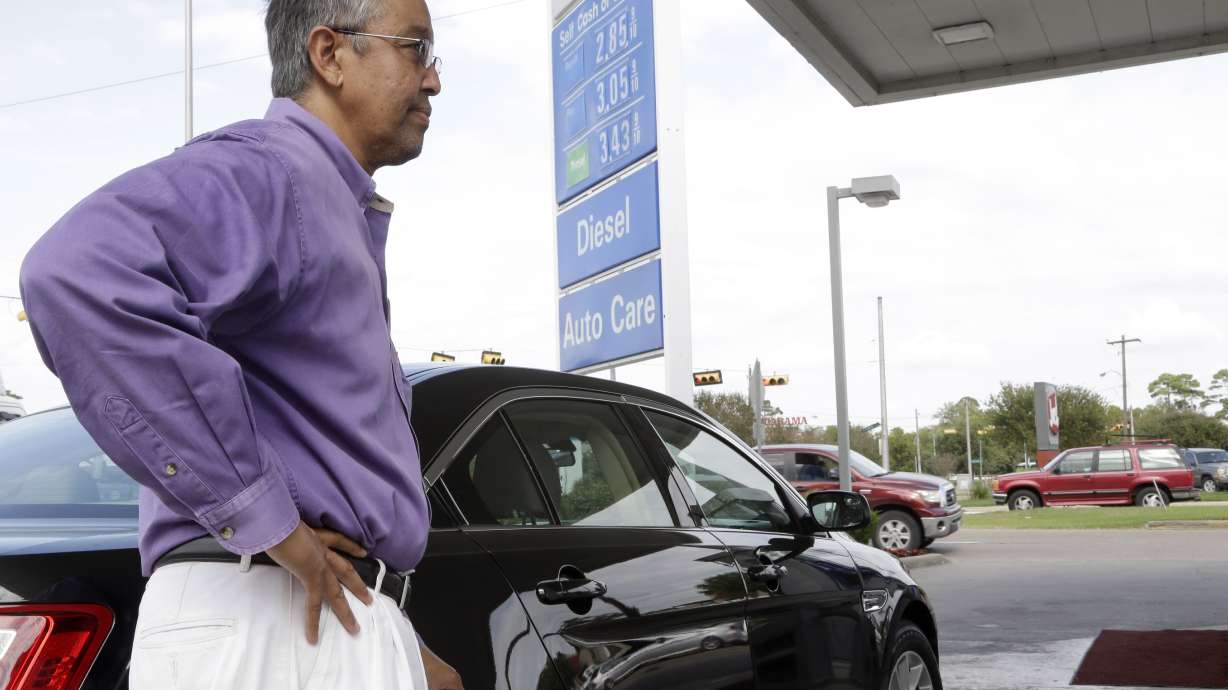 Fill 'er up: Gas under $3 for 1st time in 4 years