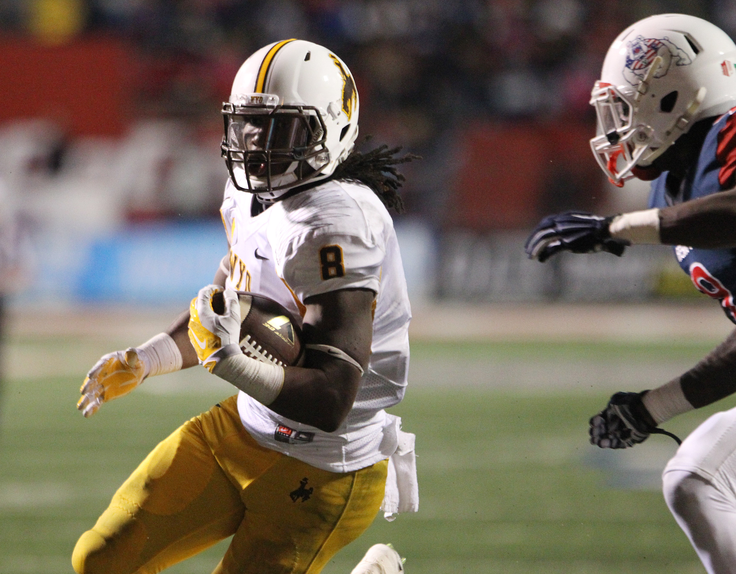 Hill sets records, Wyoming routs Fresno St. 45-17