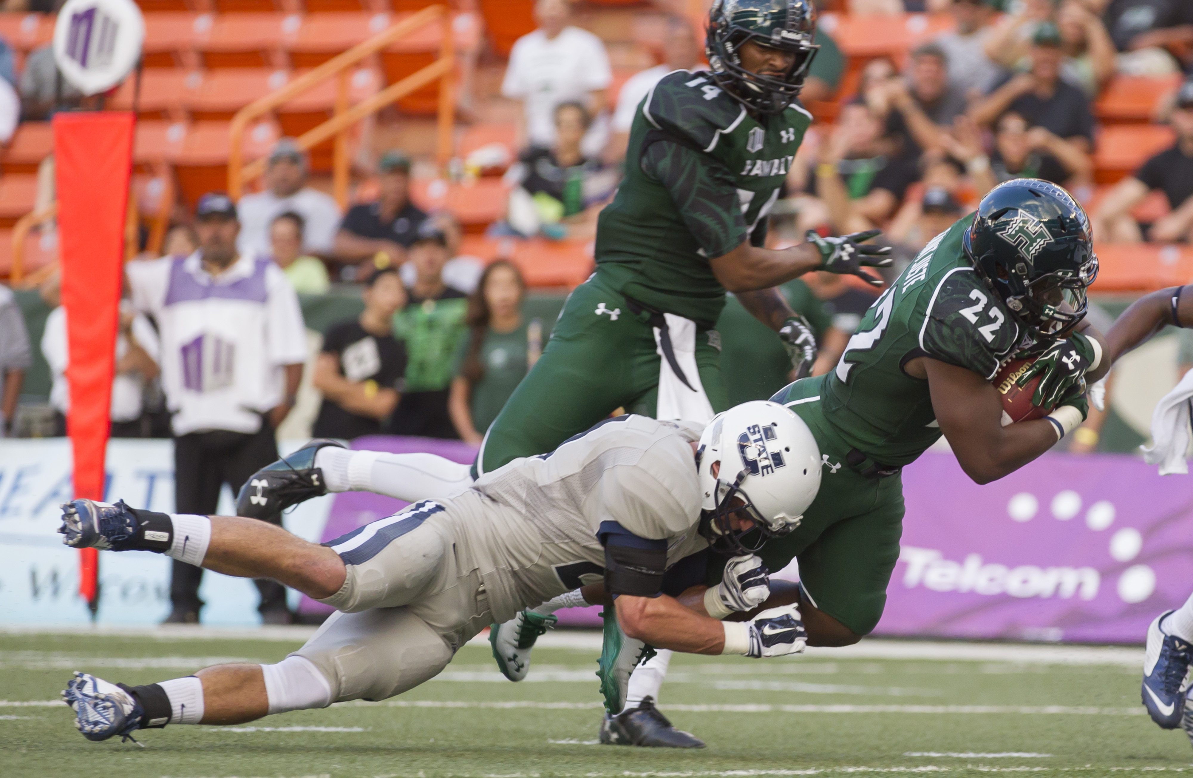 Myers, Utah State top Hawaii 35-14