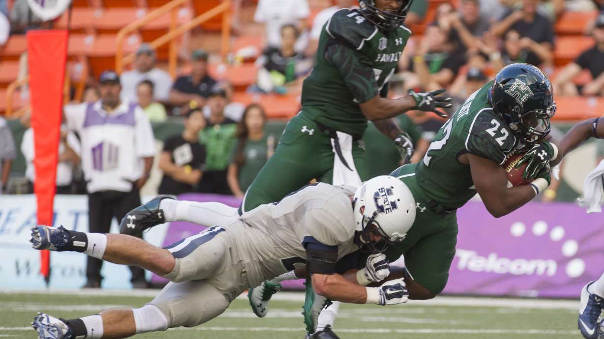 Myers, Utah State top Hawaii 35-14