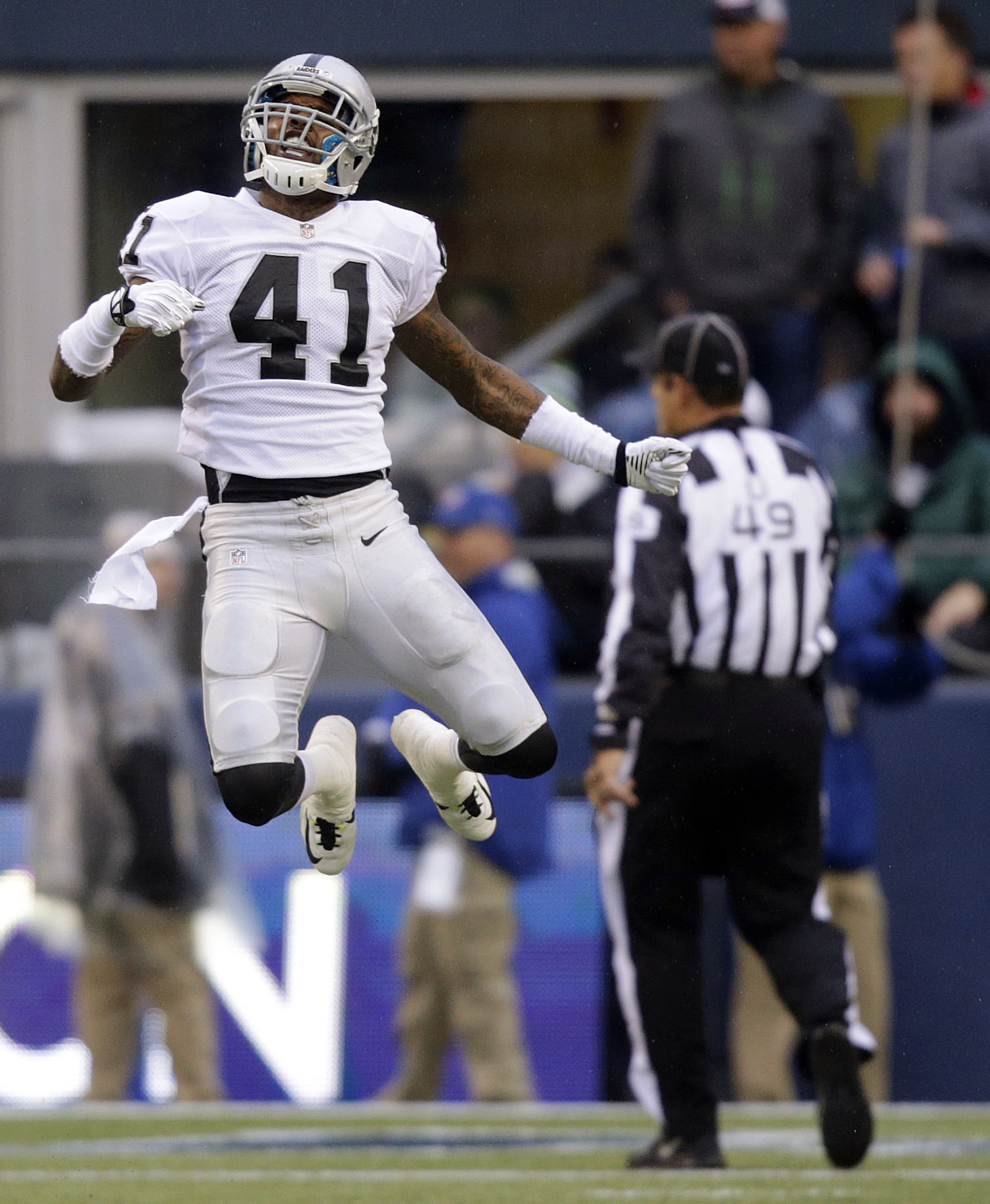 Seahawks' big 1st half enough in win over Raiders
