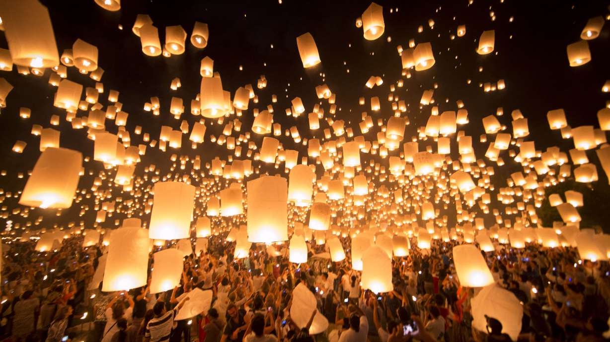 Lanterns barred near airports during Thai festival