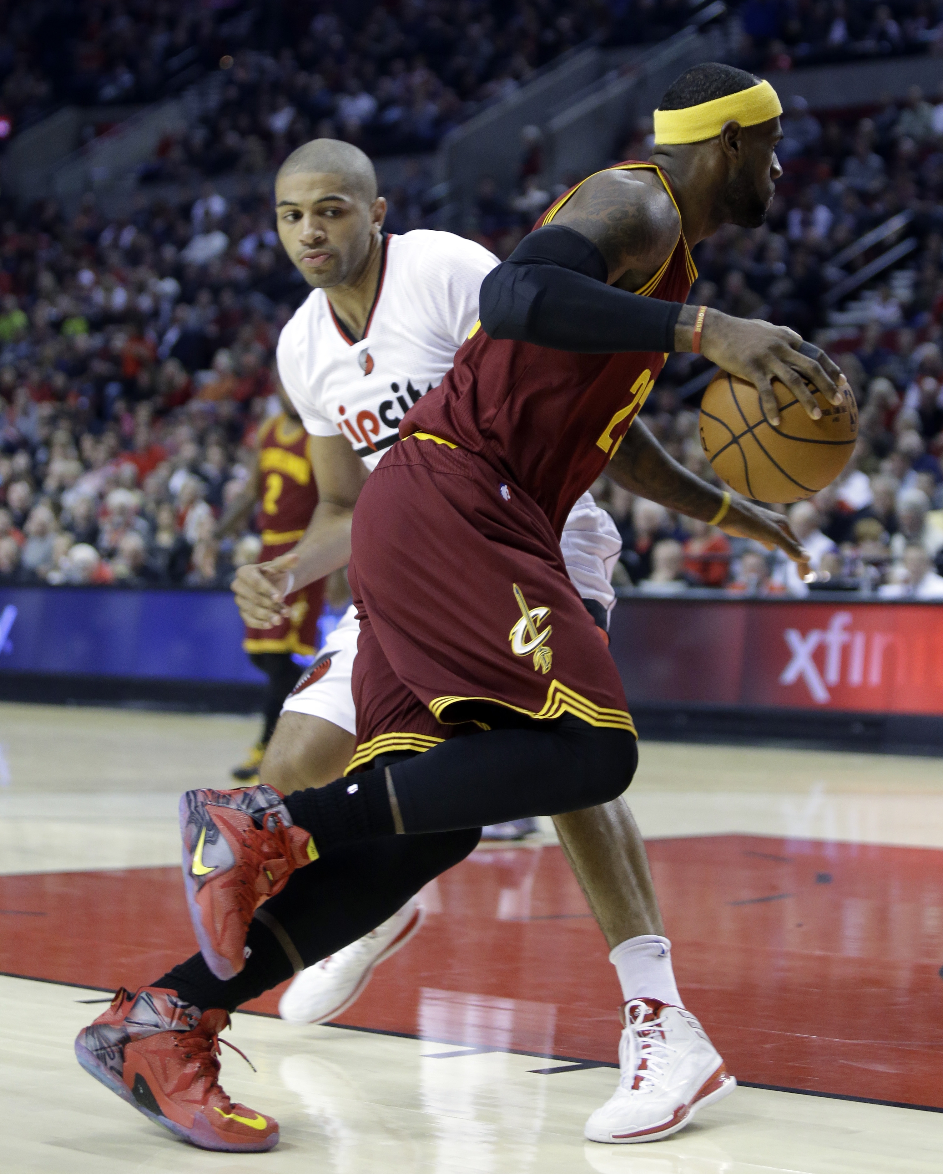 Lillard has 27 and Blazers beat Cavs 101-82