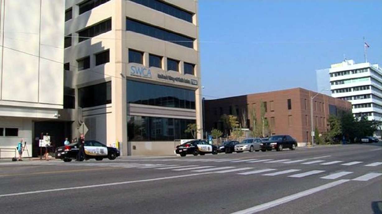 Man who held a hostage at FBI headquarters gets probation