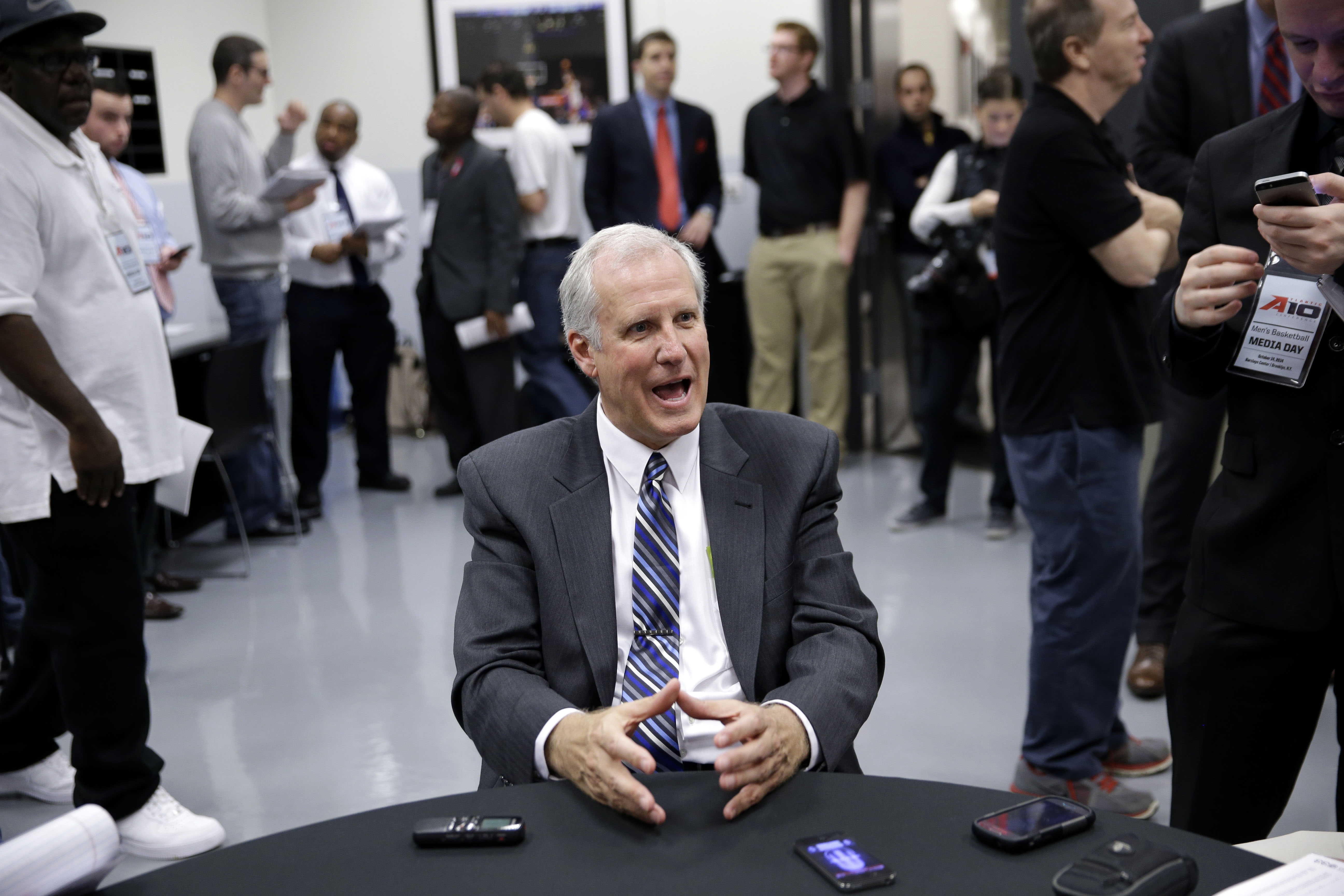 A-10 champ Saint Louis replacing 5 starters