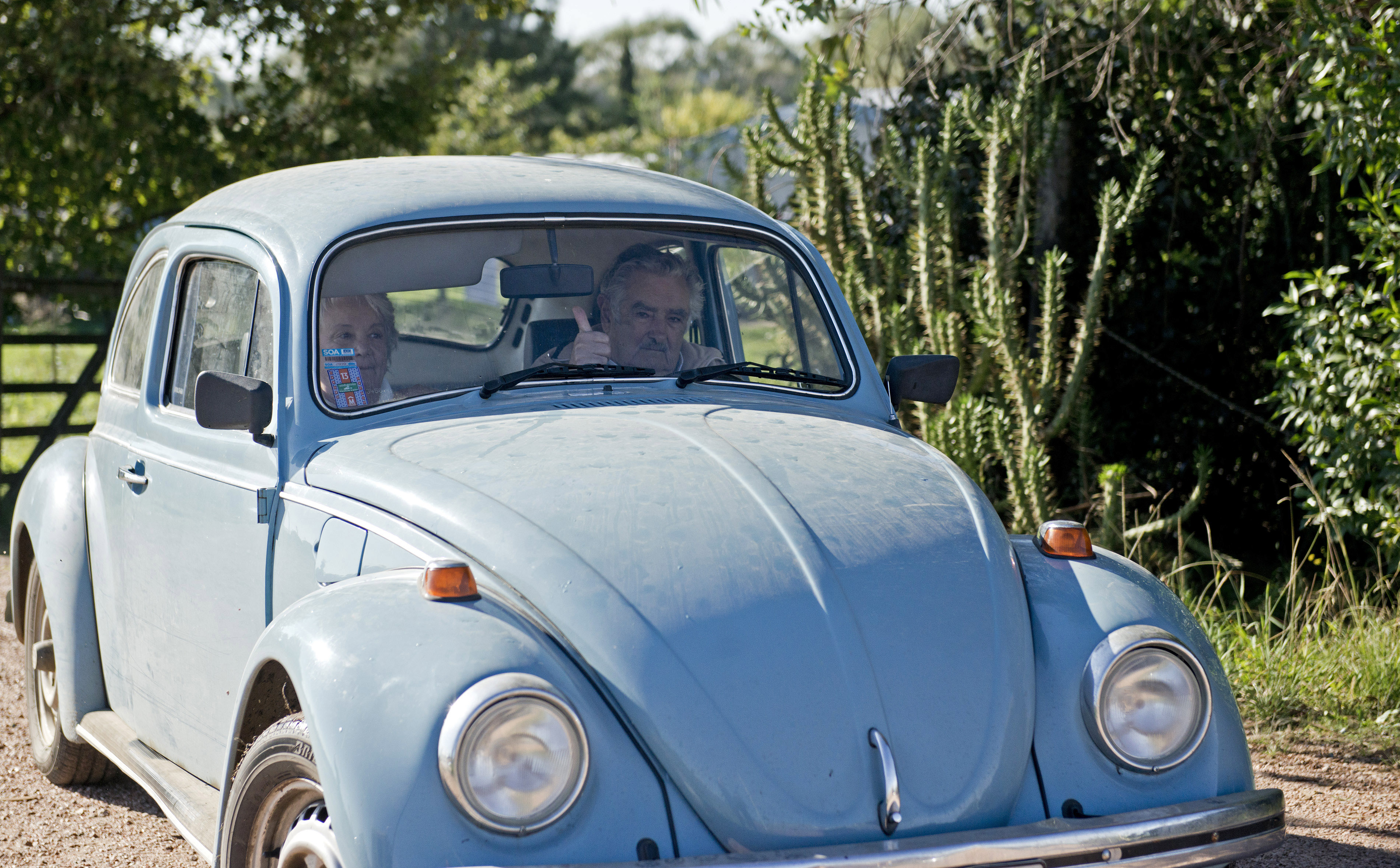 Uruguay's Mujica gets big offers for his VW Beetle