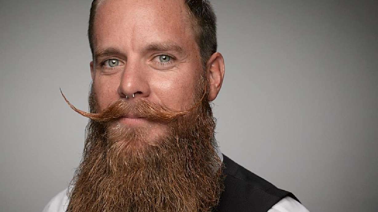 Hombre de Ogden gana medalla de oro en campeonato mundial por su barba y bigotes