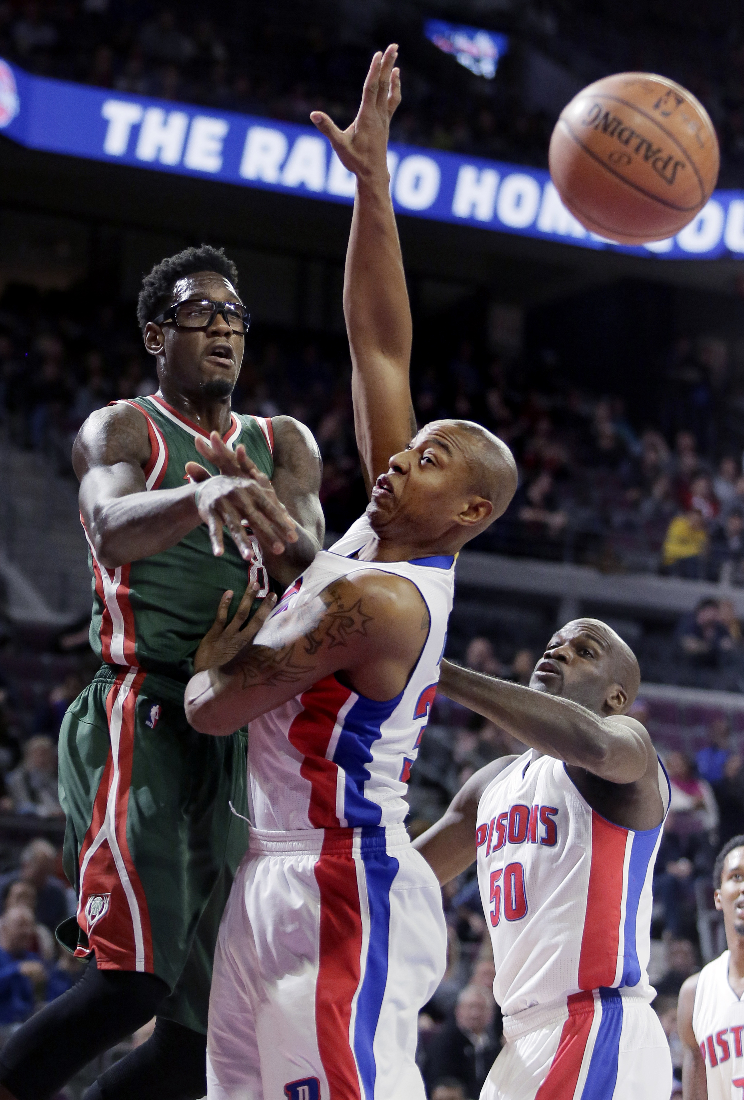 Caldwell-Pope leads Pistons over Bucks 98-95