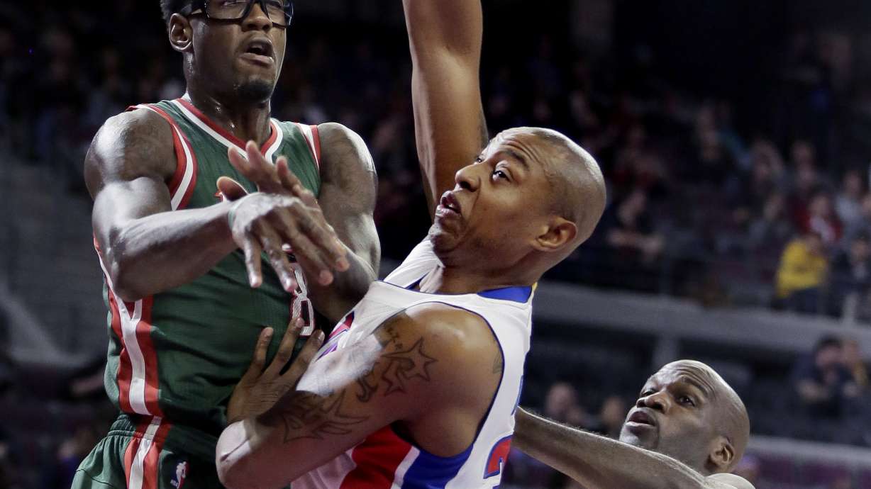 Caldwell-Pope leads Pistons over Bucks 98-95