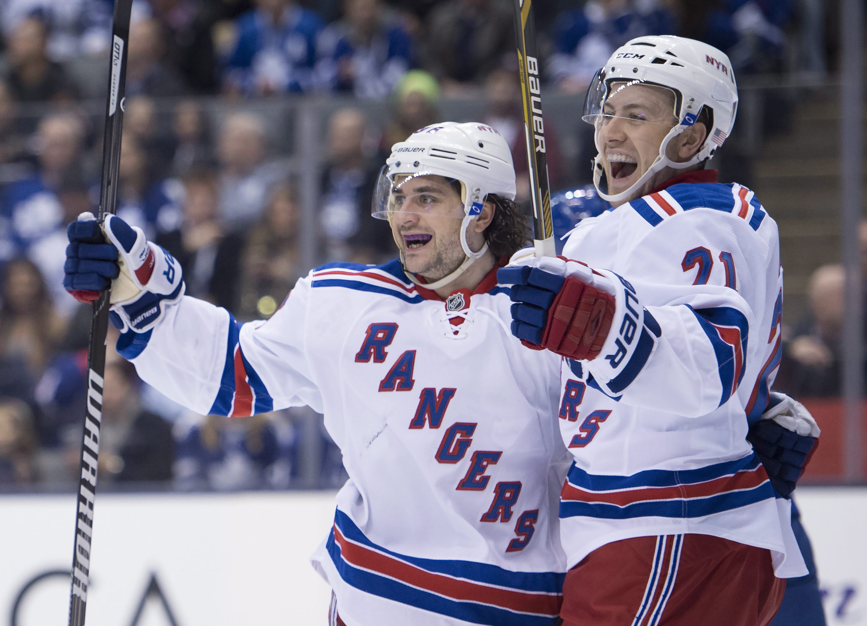Maple Leafs rally in 3rd, top Rangers 5-4