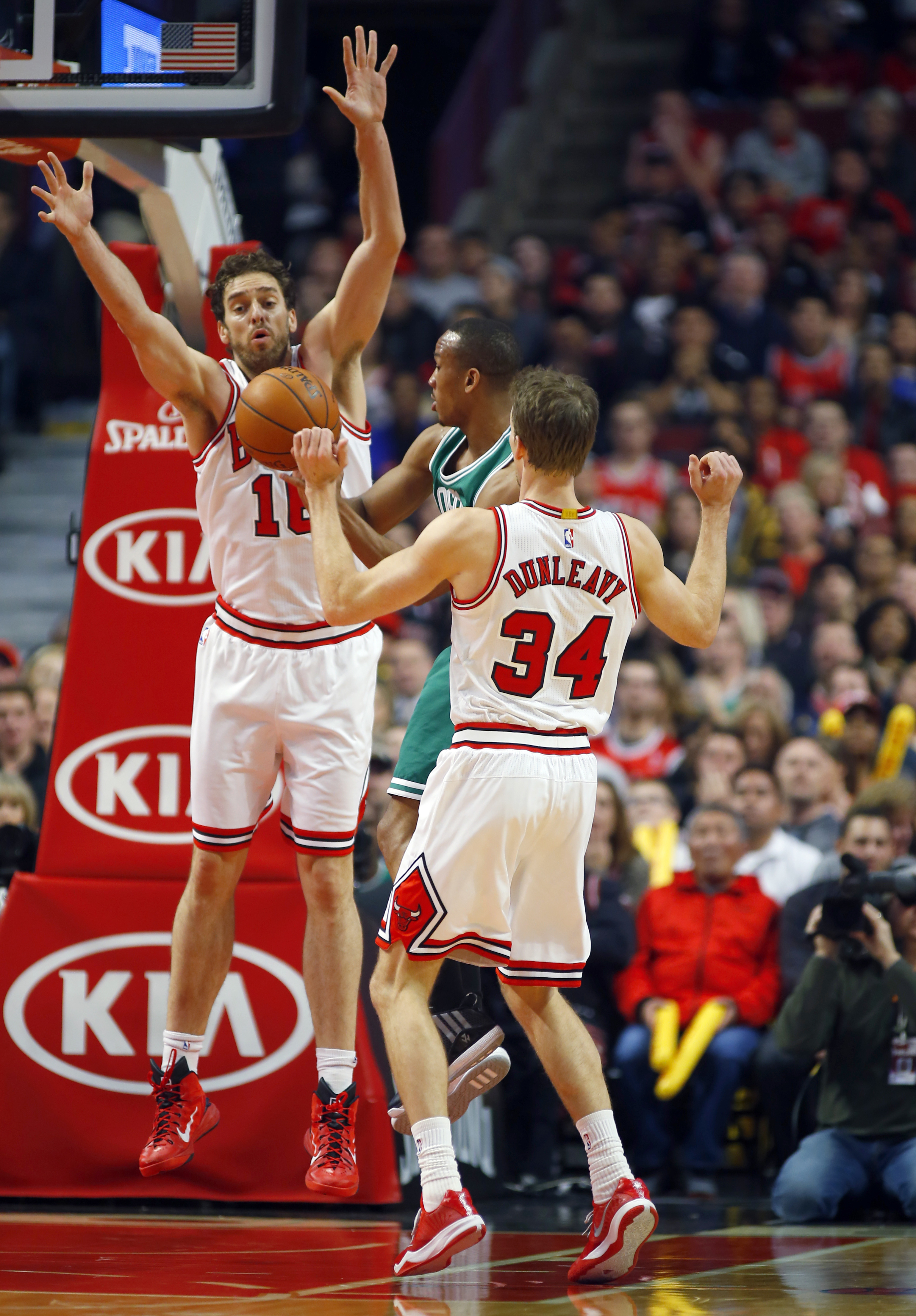 Turner scores 19, Celtics beat Bulls 106-101