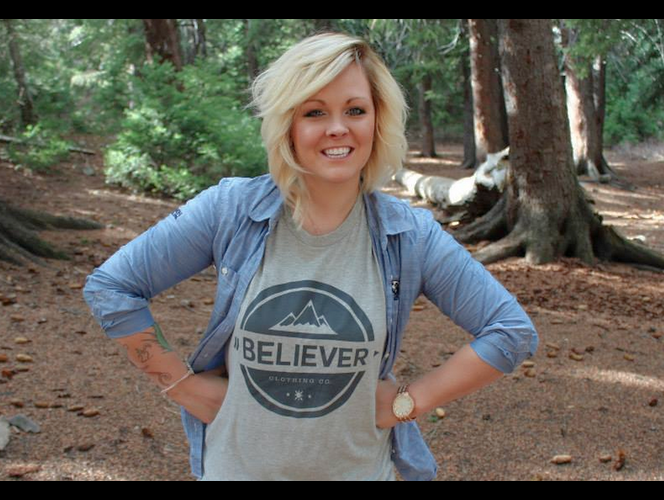 Matrimonio SUD diseña ropa inspirada en la creencia cristiana y abre compañía 