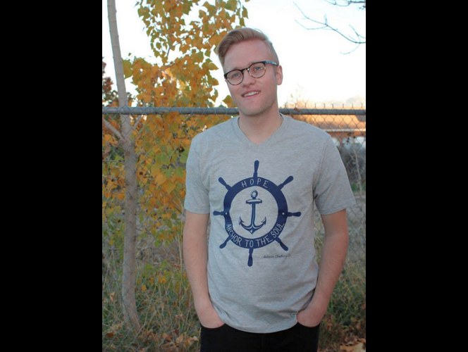 Matrimonio SUD diseña ropa inspirada en la creencia cristiana y abre compañía 