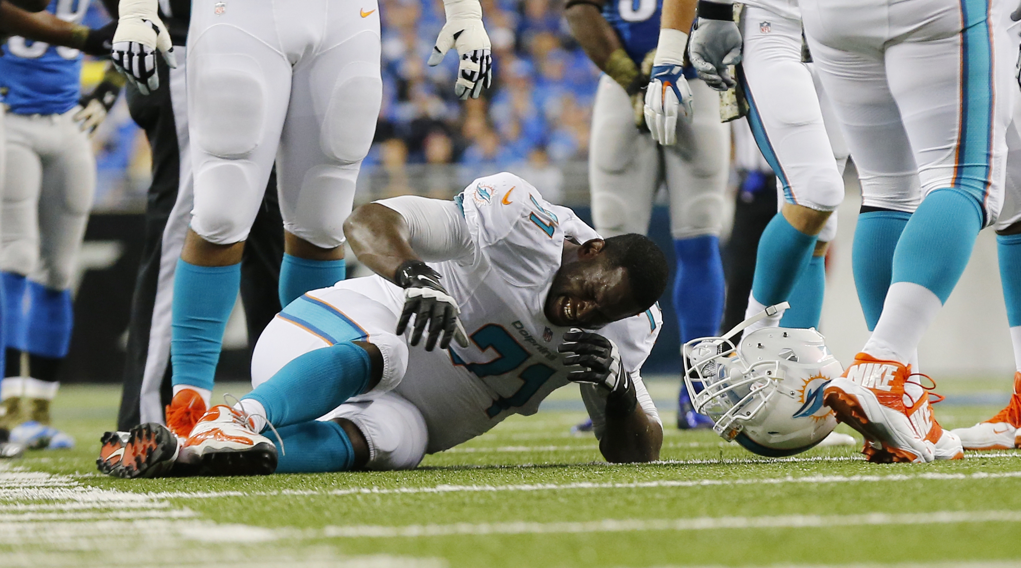 Dolphins' Albert out for season with knee injury