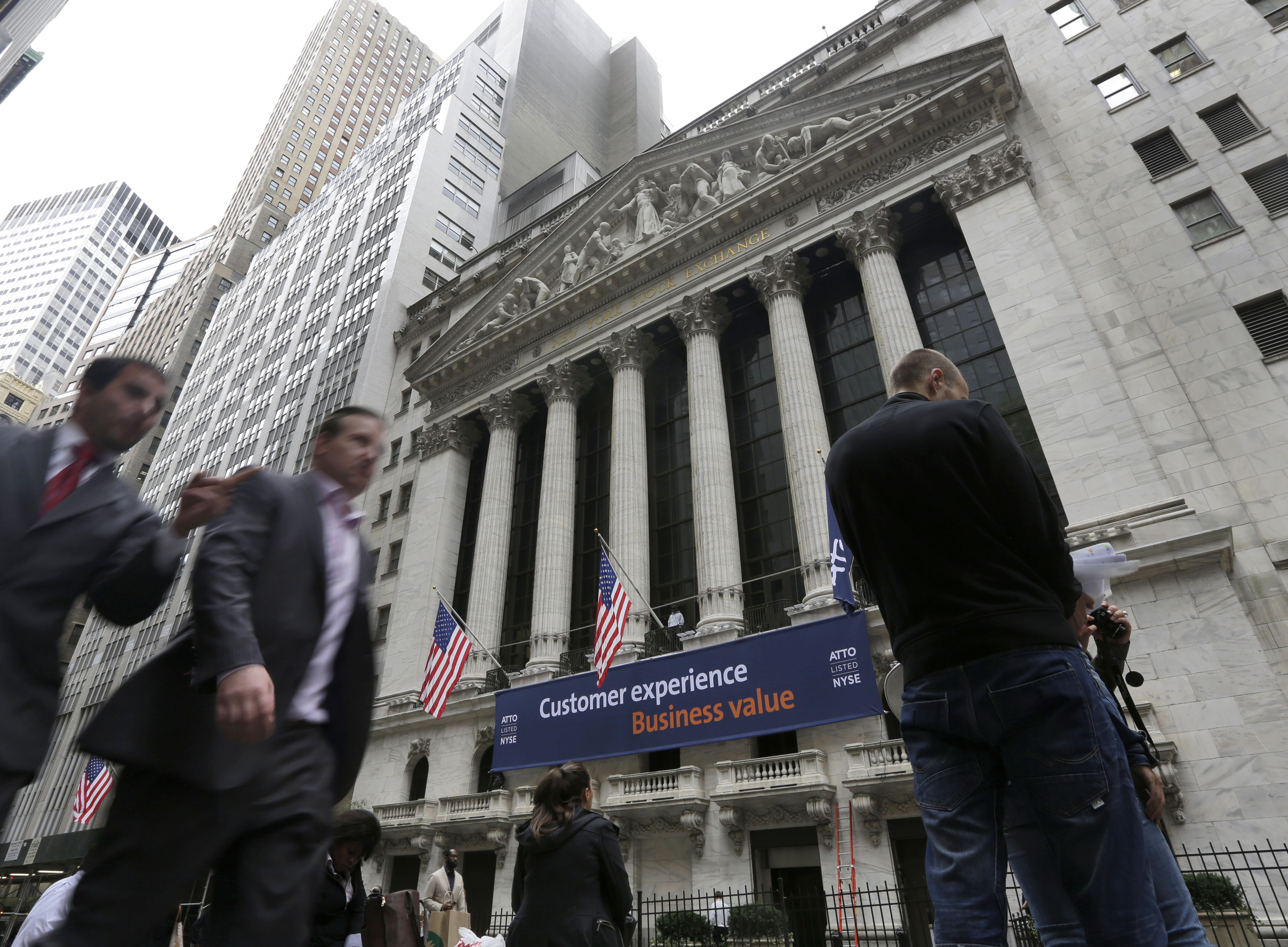 US stock indexes inch higher; Homebuilders gain
