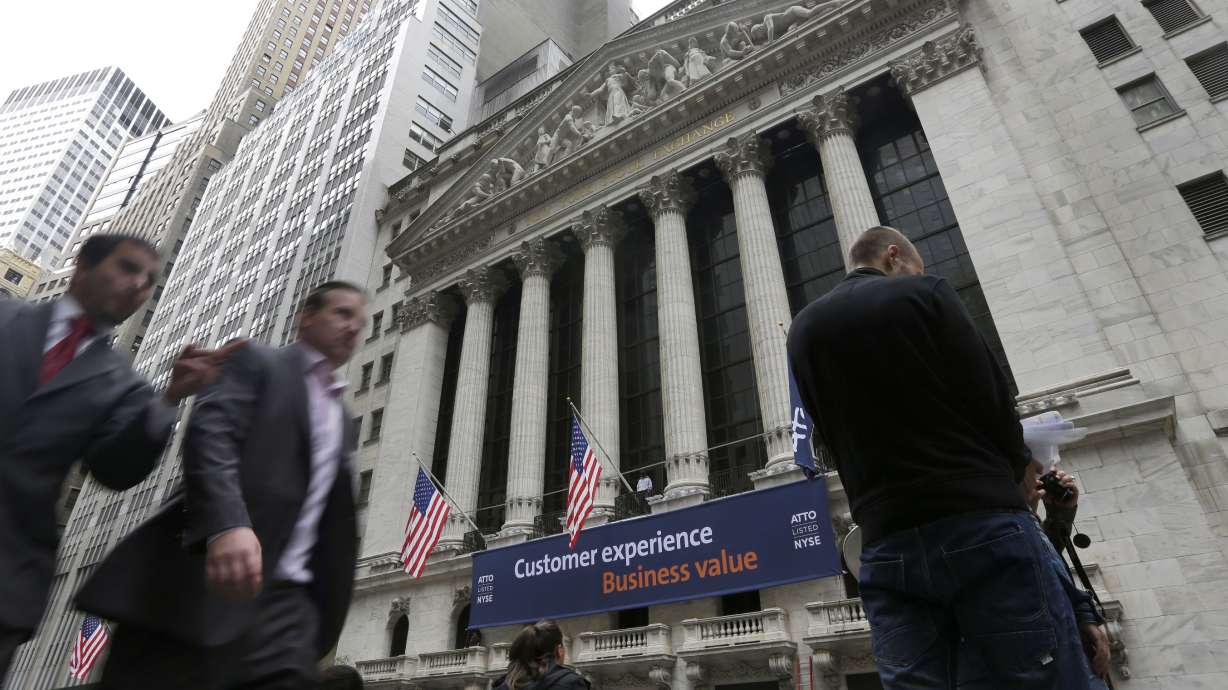 US stock indexes inch higher; Homebuilders gain