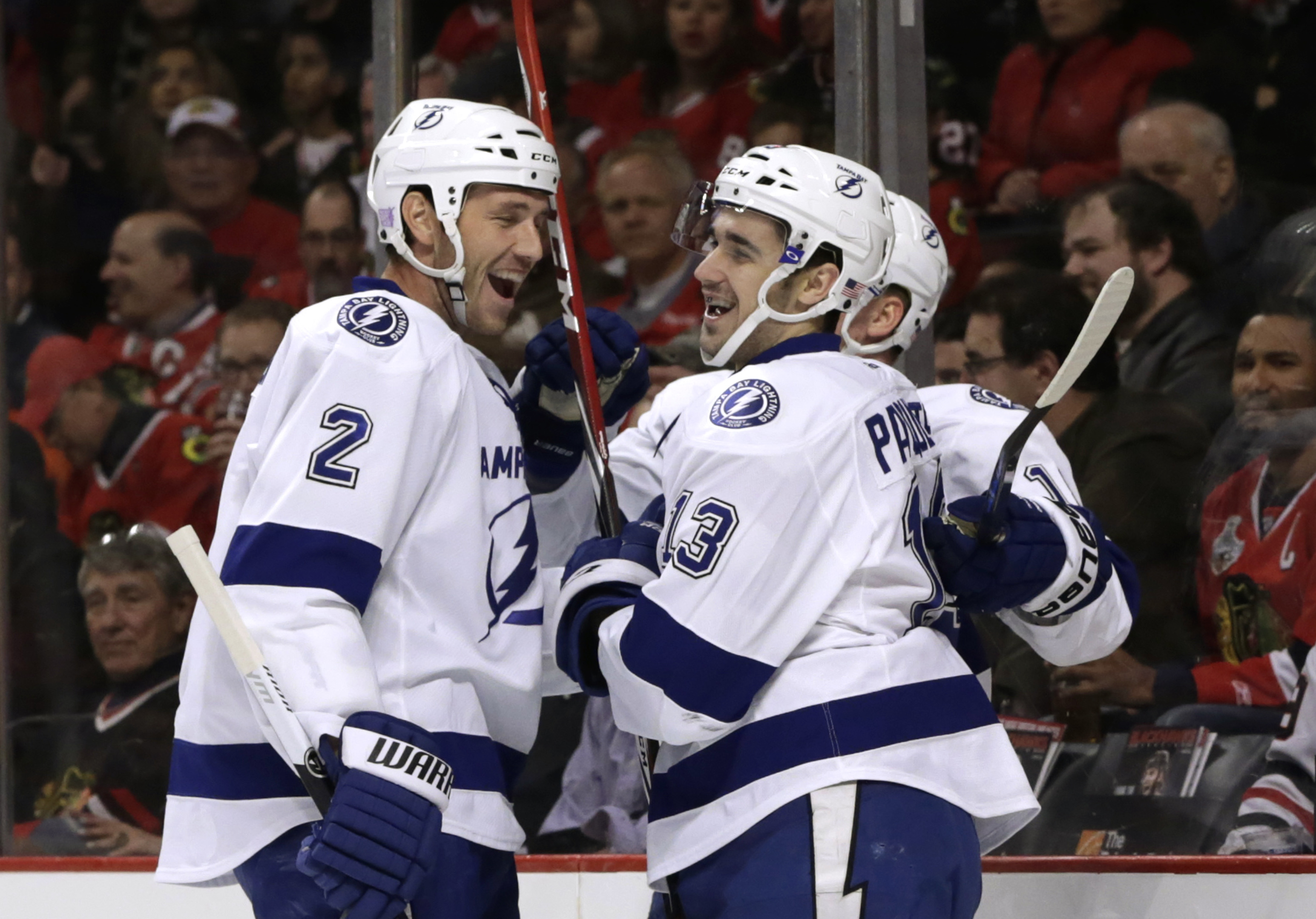 Kane, Blackhawks beat Lightning 3-2 in shootout