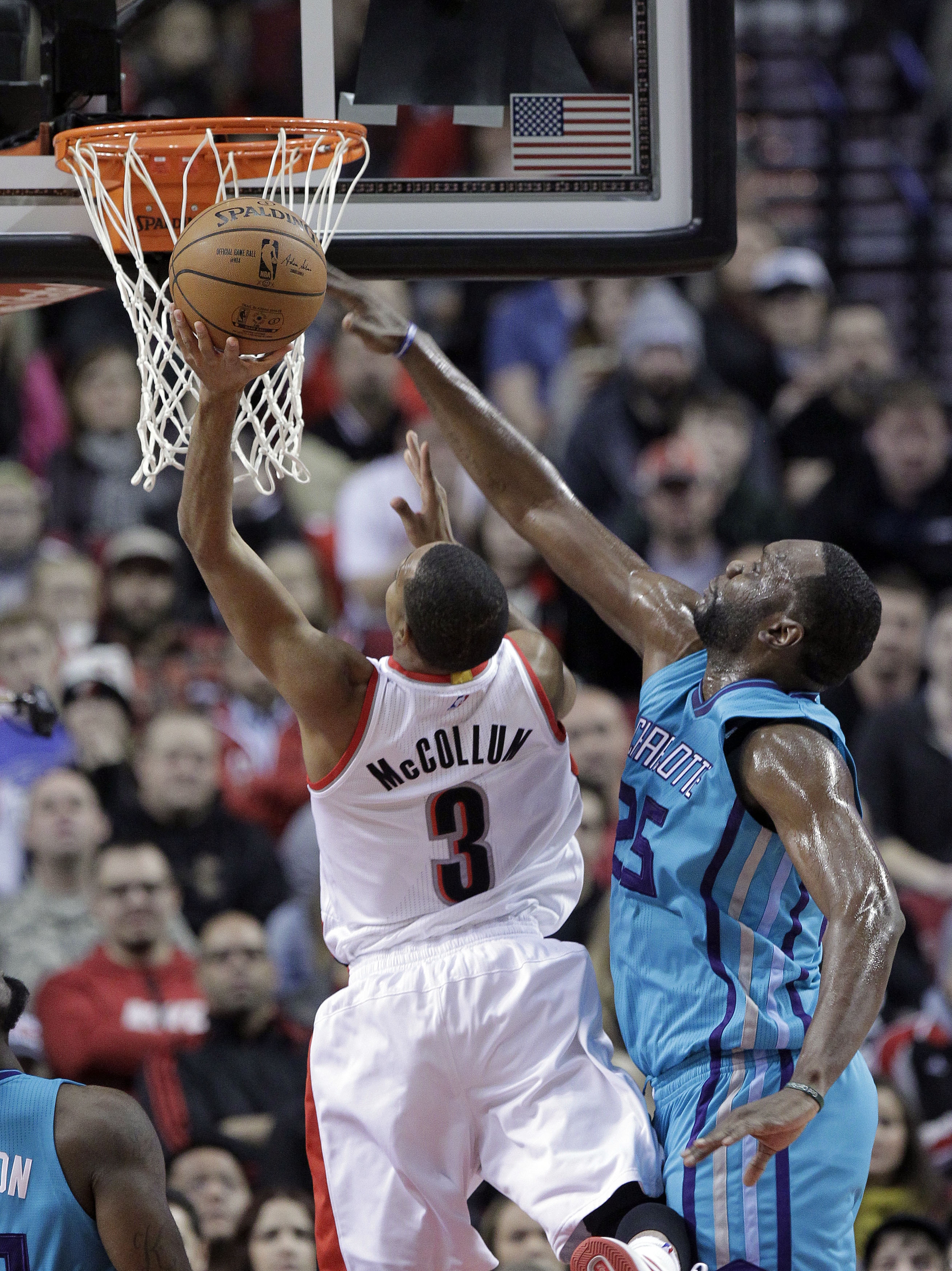 Lillard, Blazers rally to beat Hornets 102-100