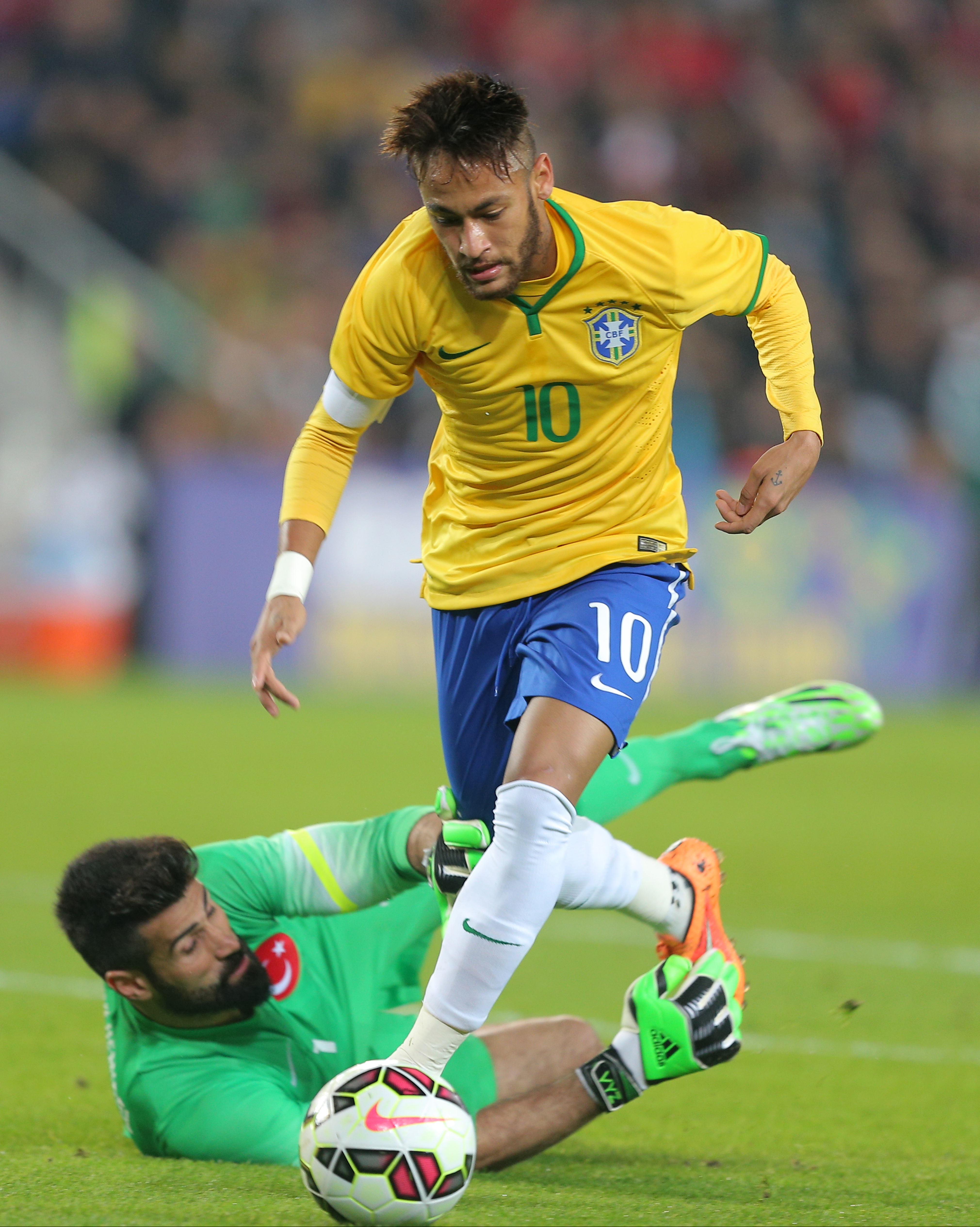 Neymar scores twice as Brazil beats Turkey 4-0