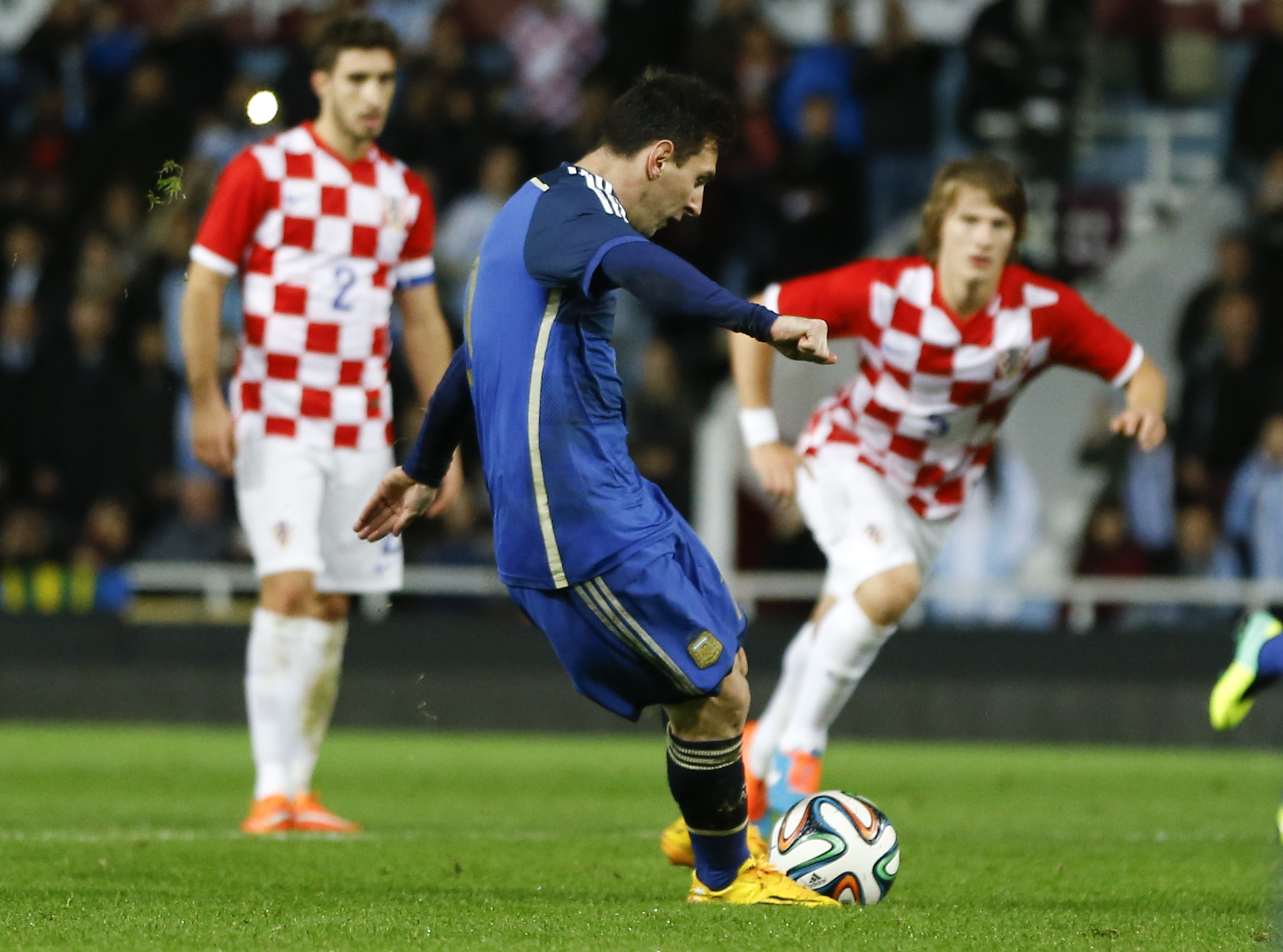 Messi scores winner as Argentina beats Croatia 2-1