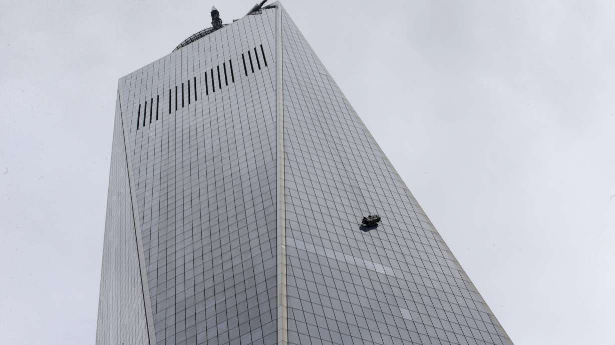 Window washers 'doing well' after scaffold mishap