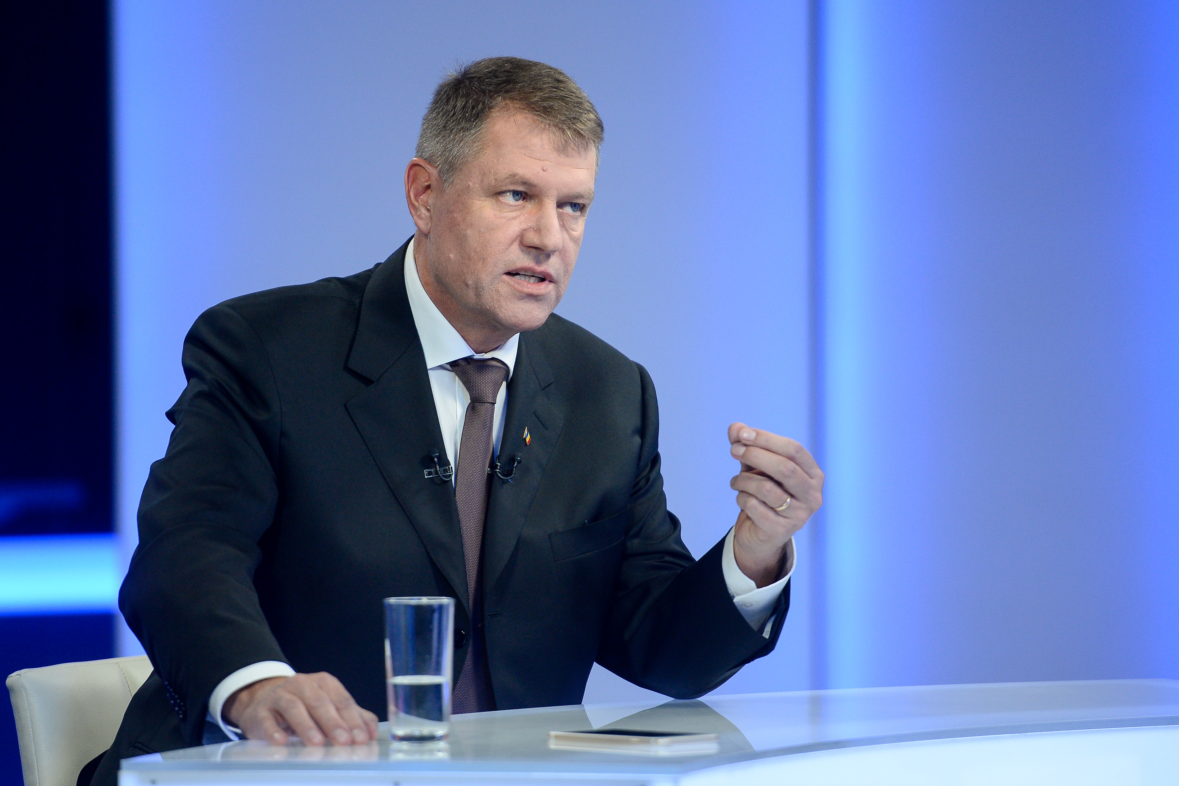 Romanian PM takes on mayor in presidential runoff