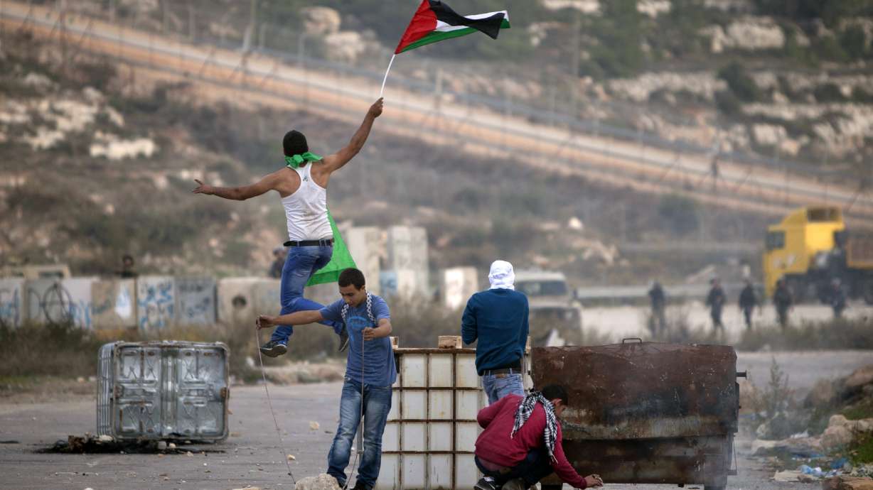 Israel lifts Muslim age limits for Jerusalem site