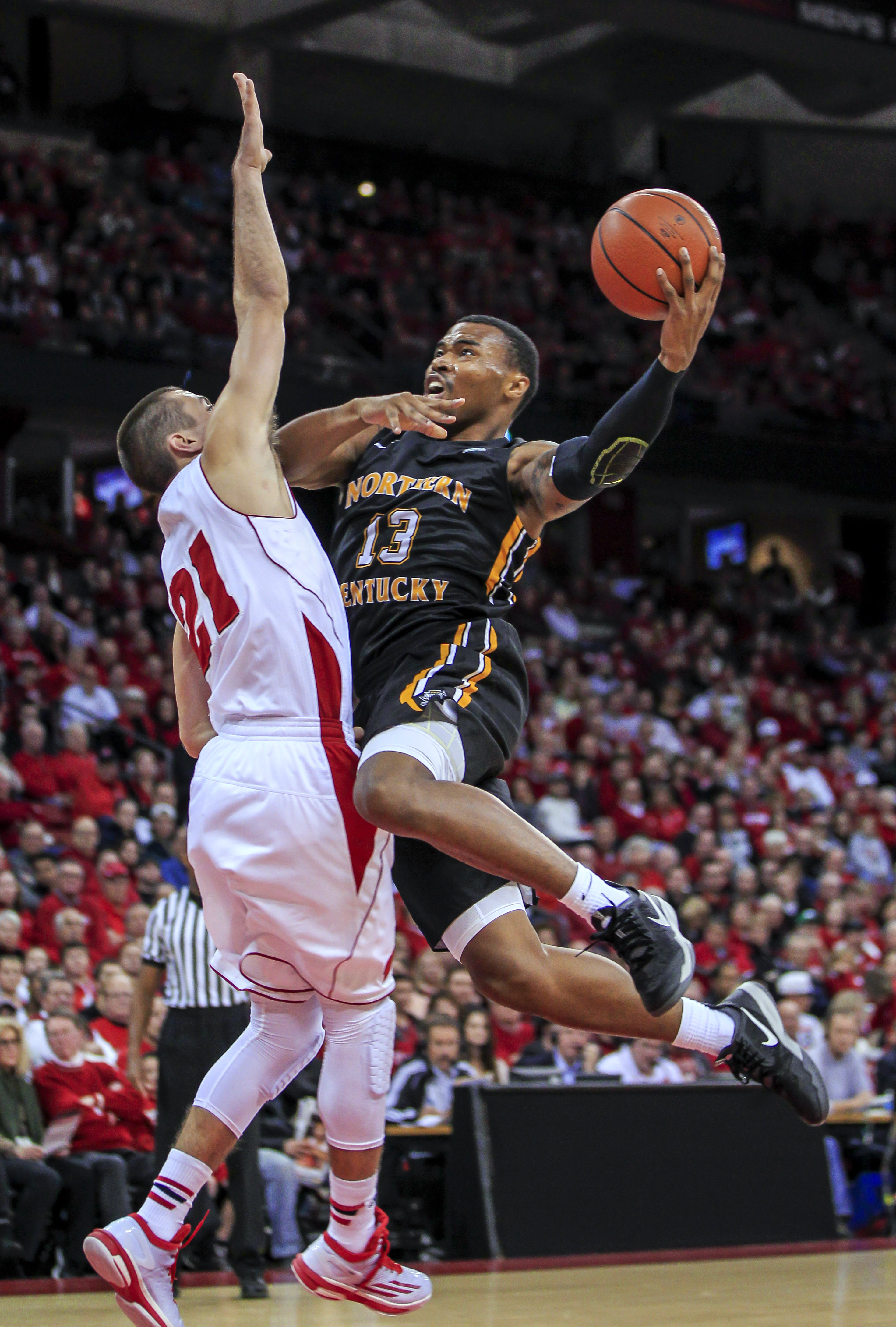 No. 3 Wisconsin routs Northern Kentucky 62-31