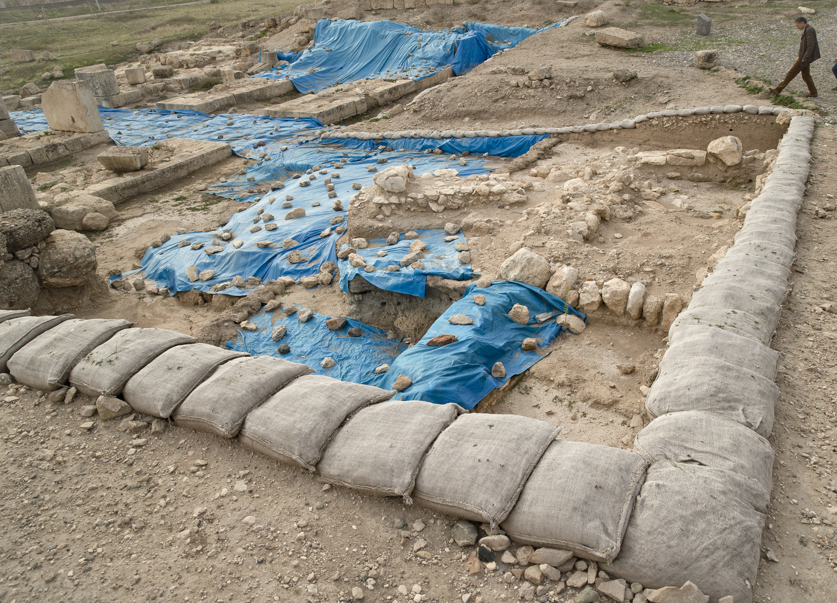 Archaeologists dig at ancient site near Syrian war