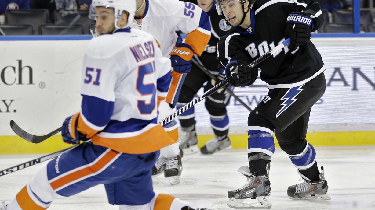 Paquette scores key goal in Lightning win