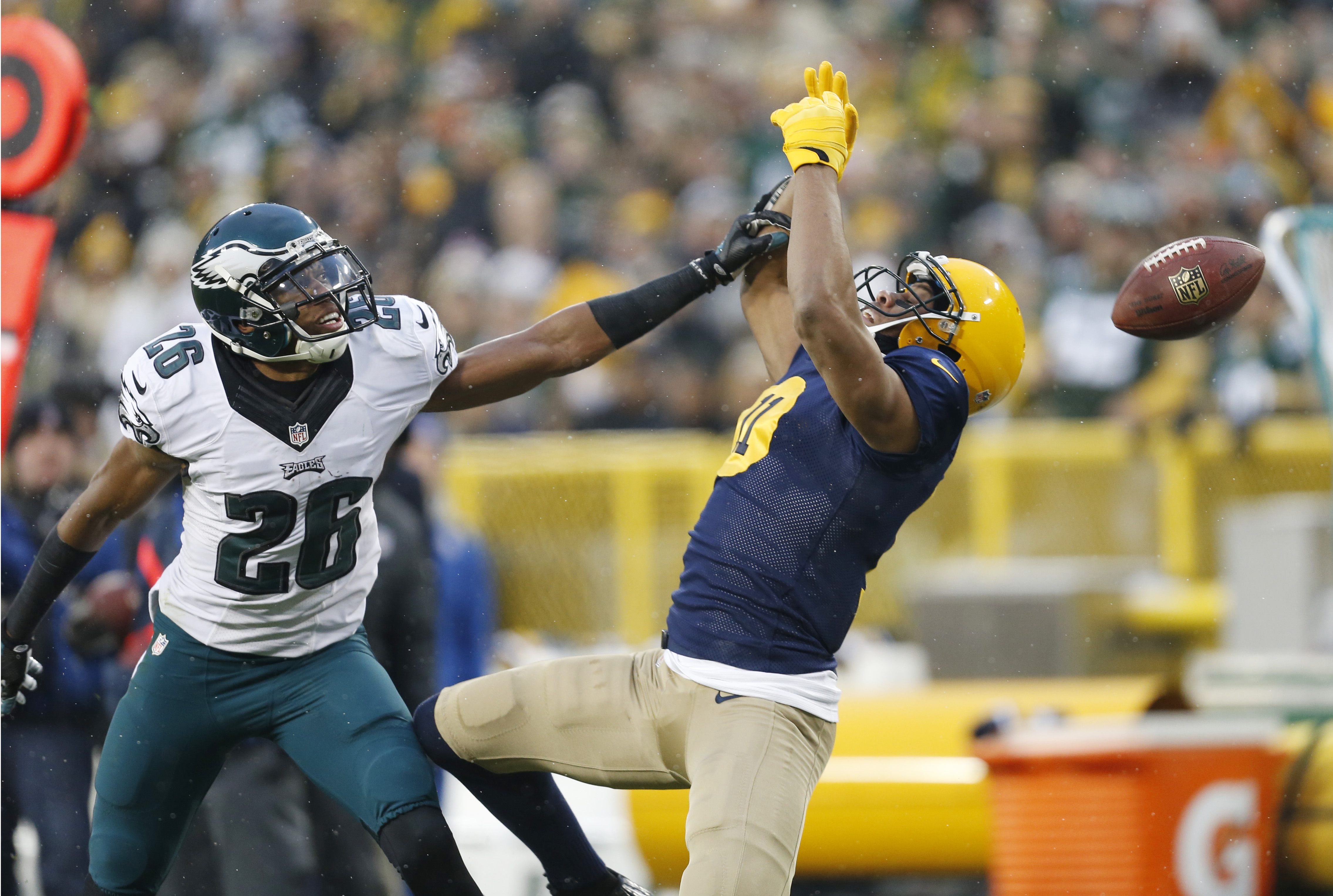 Offense rolls, Packers D shines in win over Eagles