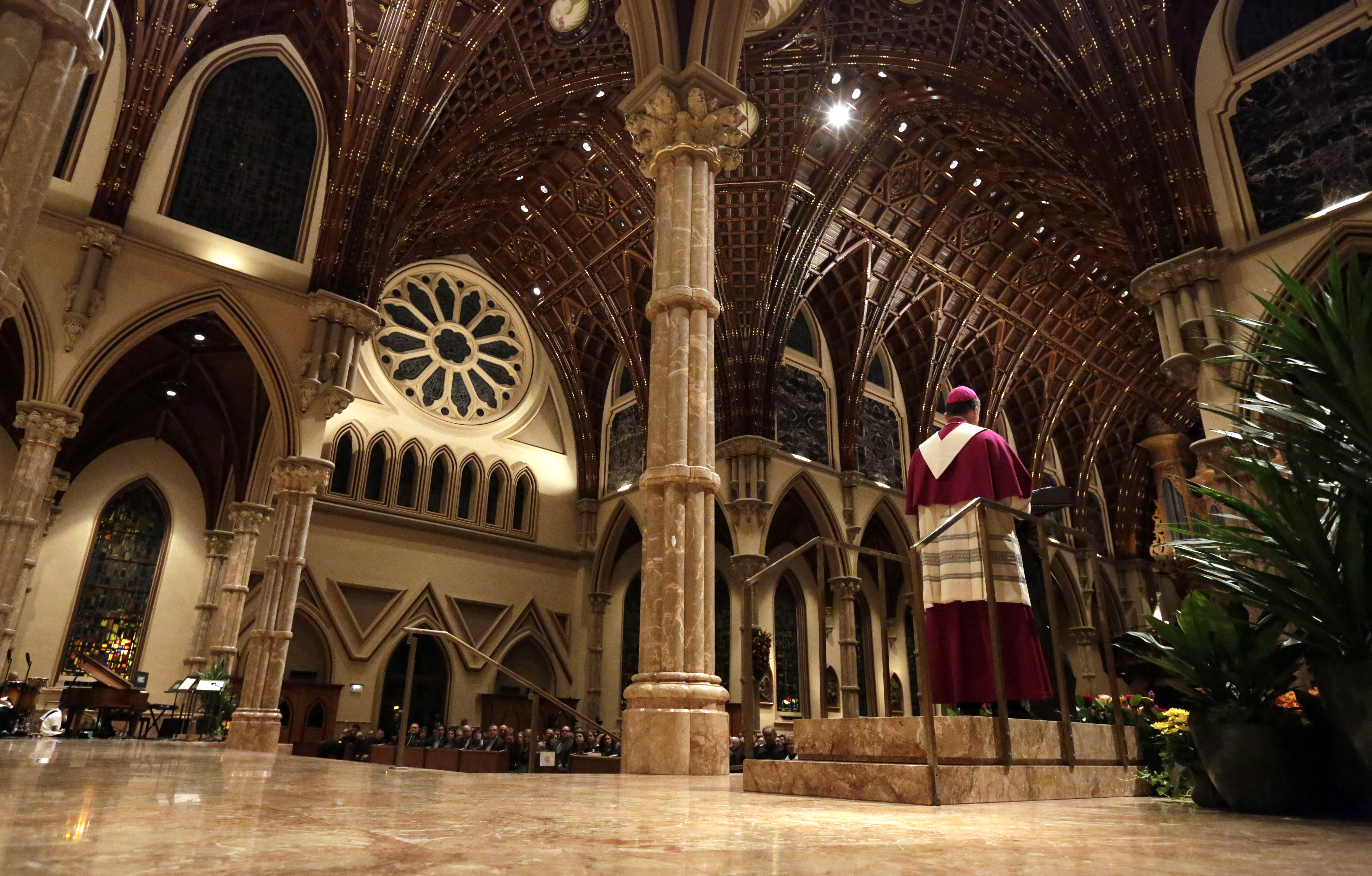 Cupich becomes Chicago archbishop, decries abuse