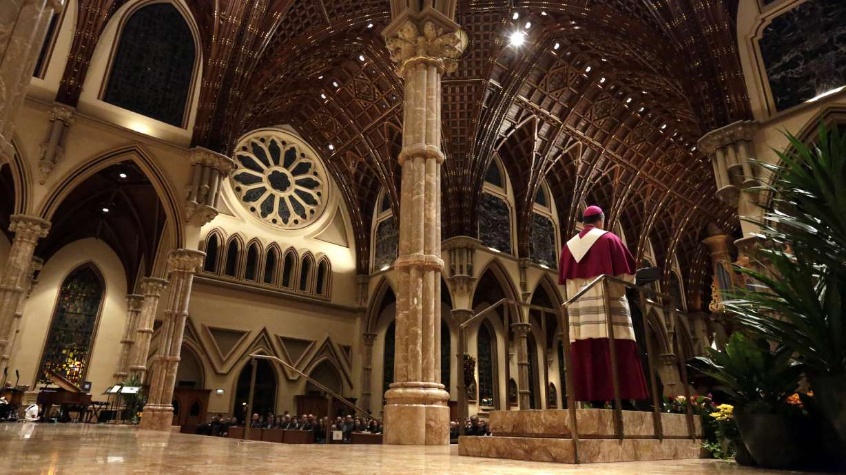 Cupich becomes Chicago archbishop, decries abuse
