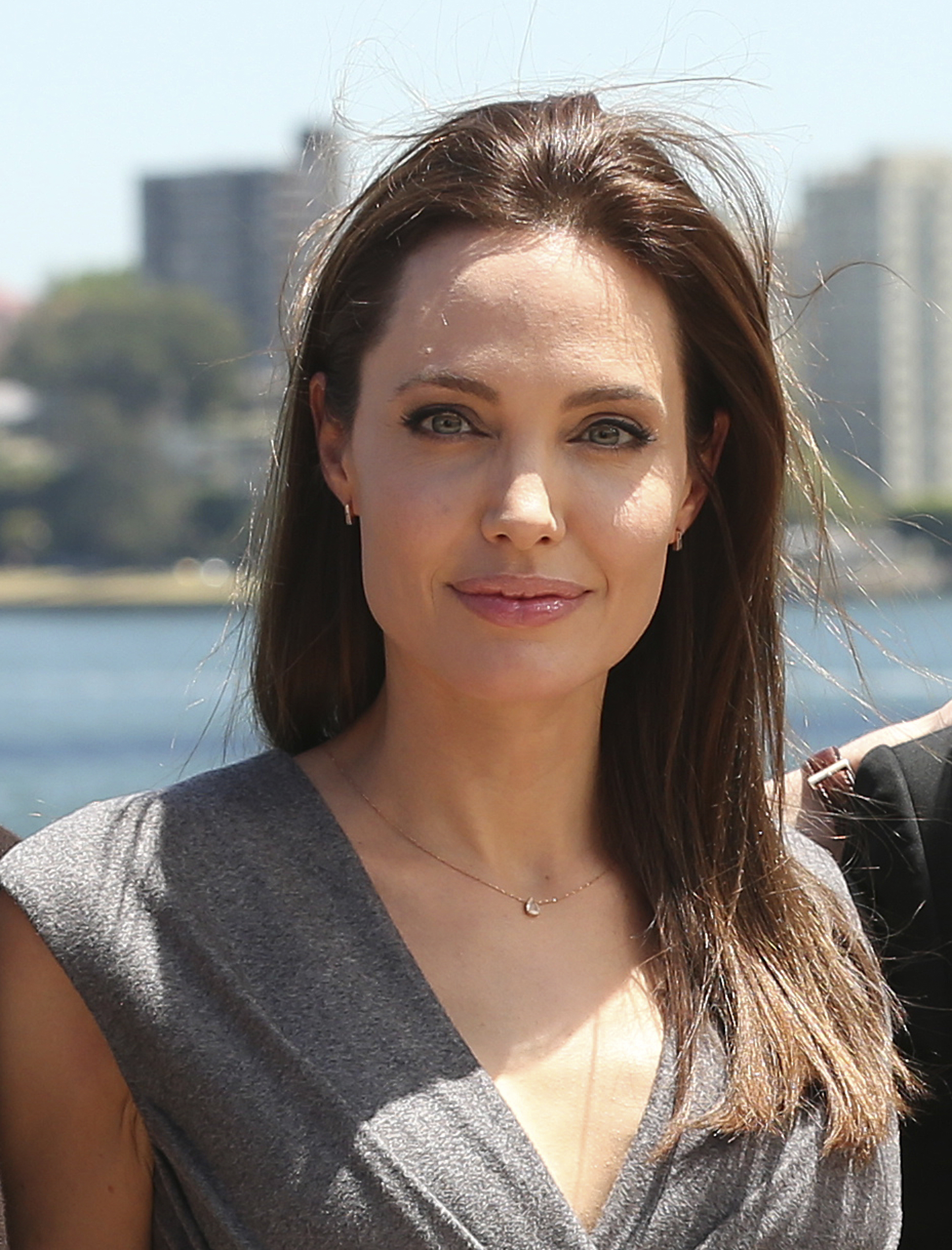 Director Jolie wants 'Unbroken' to be tale of hope