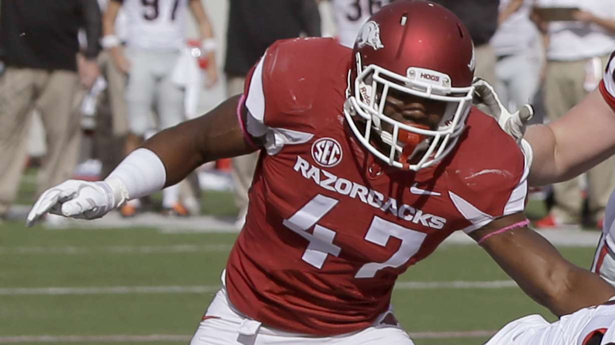 Spaight excelling at linebacker for Arkansas